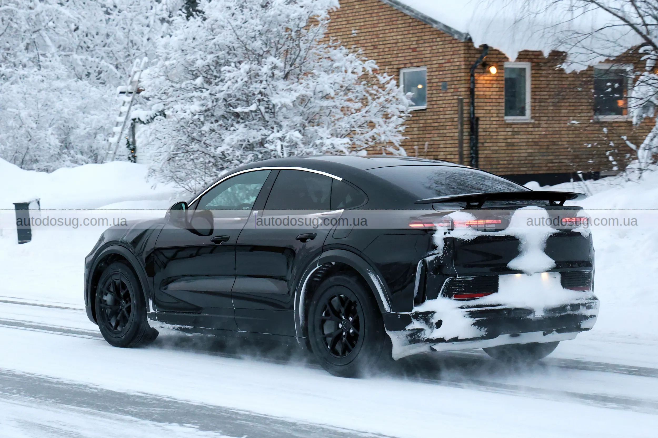 Porsche переосмислює SUV-динаміку та тестує електричний Cayenne Turbo GT