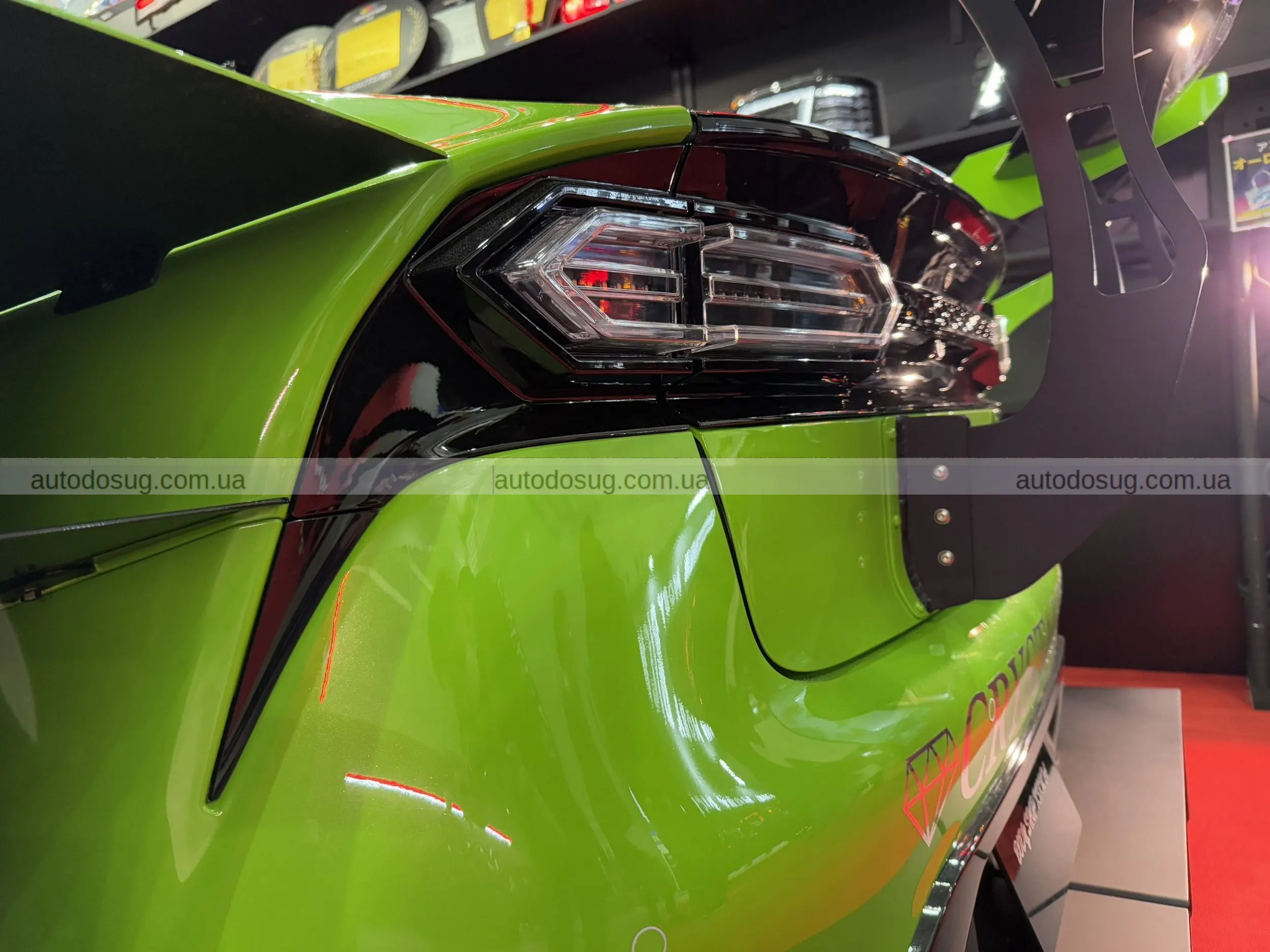 Стиль Bosozoku перетворює Toyota Prius на шалений шоу-кар