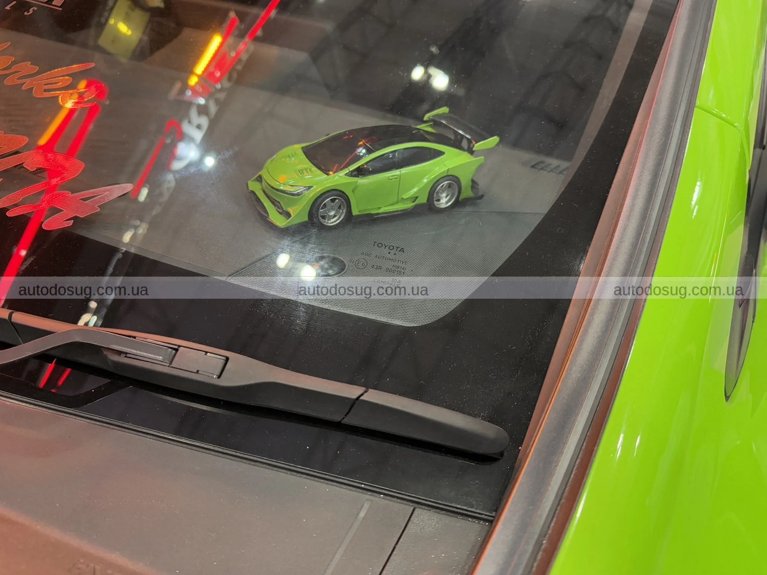 Стиль Bosozoku перетворює Toyota Prius на шалений шоу-кар