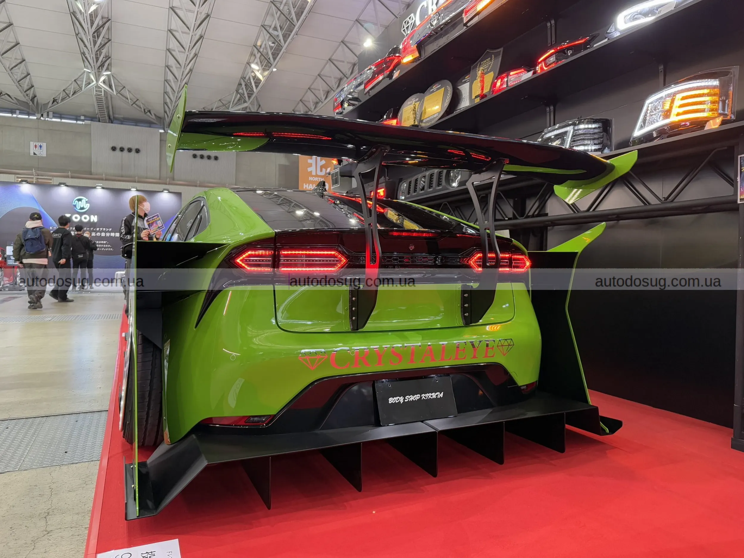 Стиль Bosozoku перетворює Toyota Prius на шалений шоу-кар