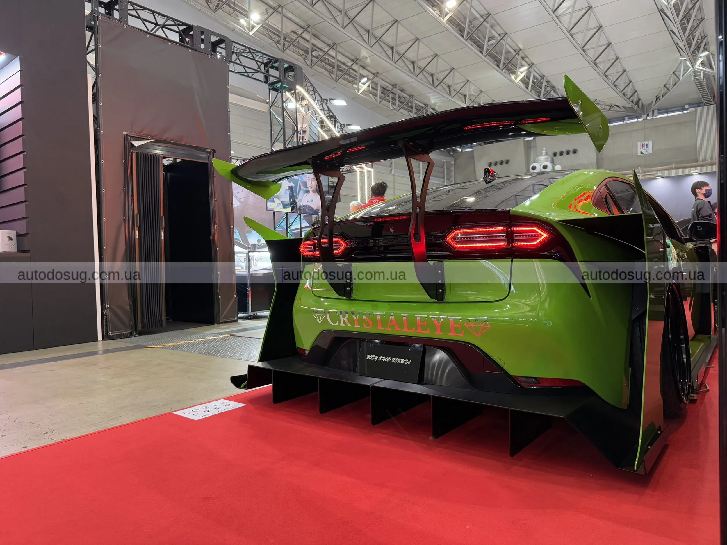 Стиль Bosozoku перетворює Toyota Prius на шалений шоу-кар