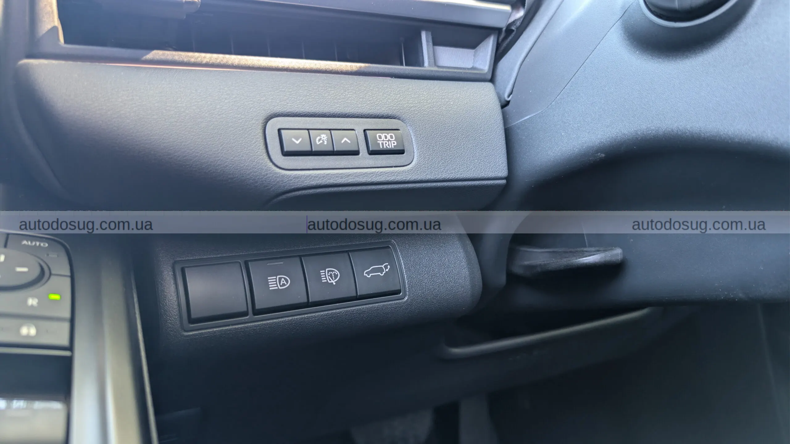 Toyota C-HR EV виходить на дорогу як компактний драйвер наступного покоління