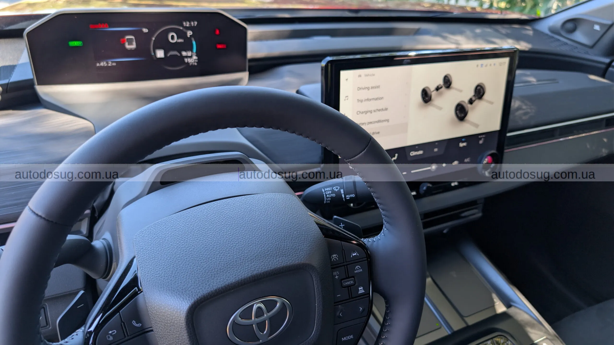 Toyota C-HR EV виходить на дорогу як компактний драйвер наступного покоління