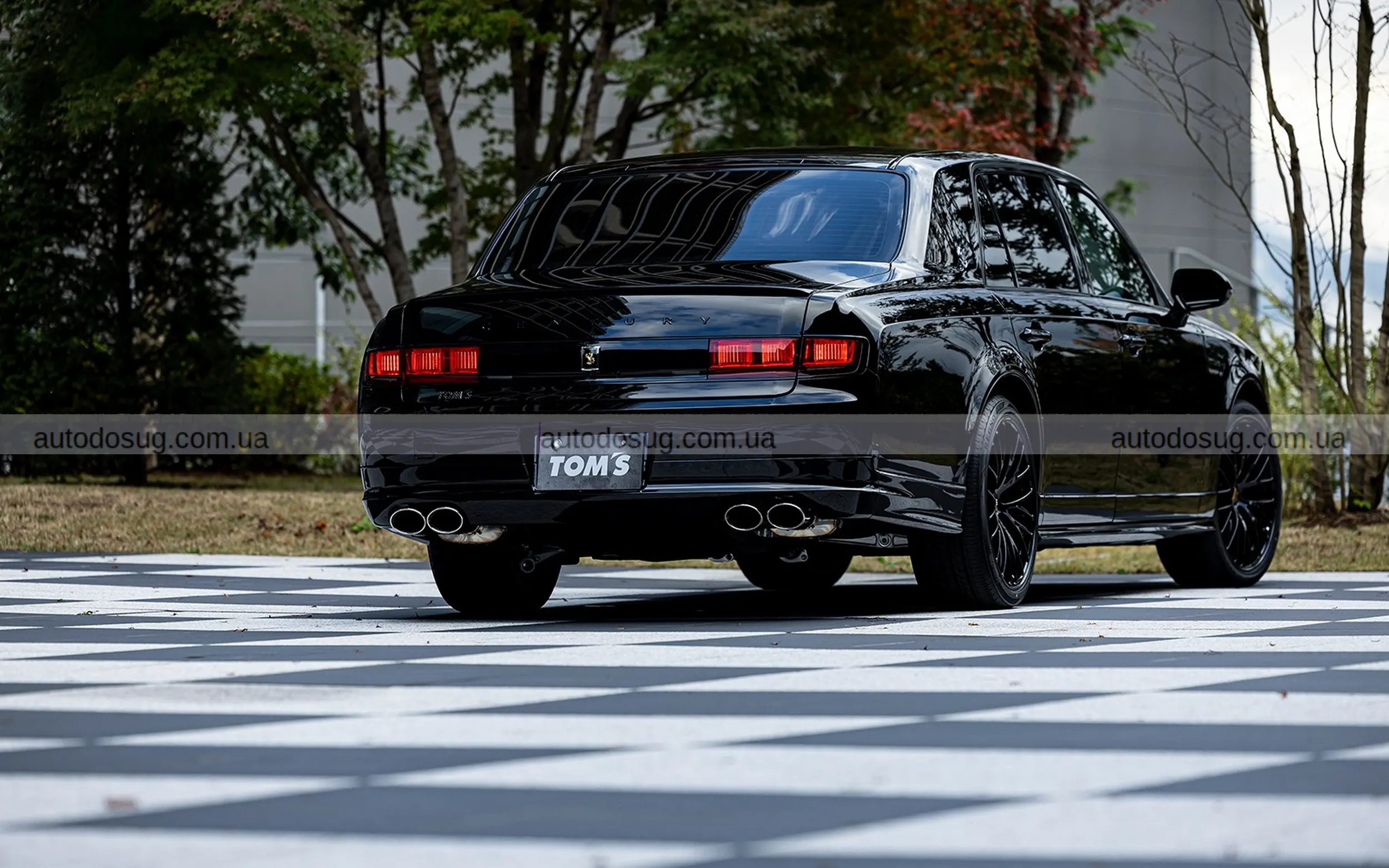 Toyota Century від Tom’s Racing отримав новий спорт-стиль