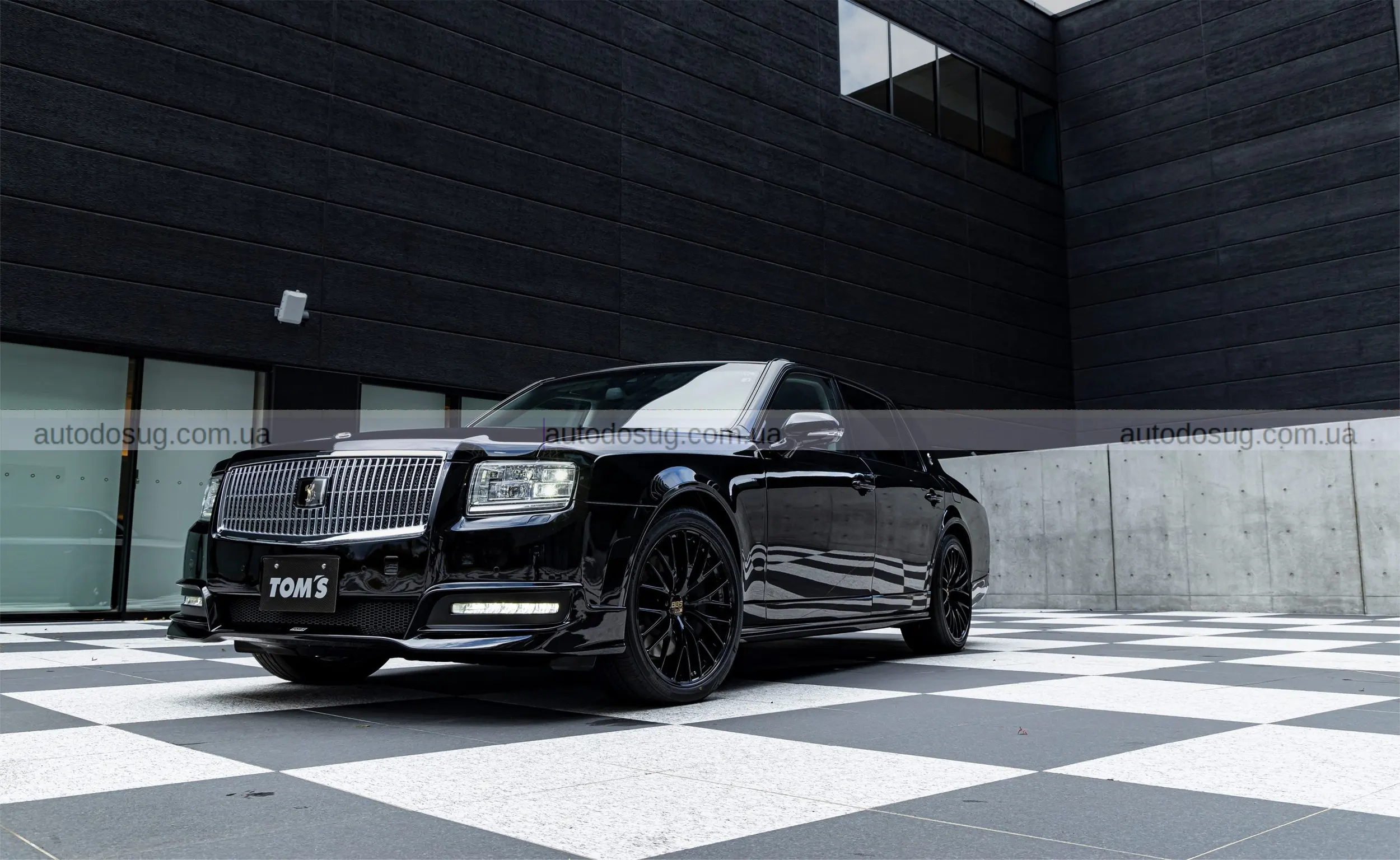 Toyota Century від Tom’s Racing отримав новий спорт-стиль