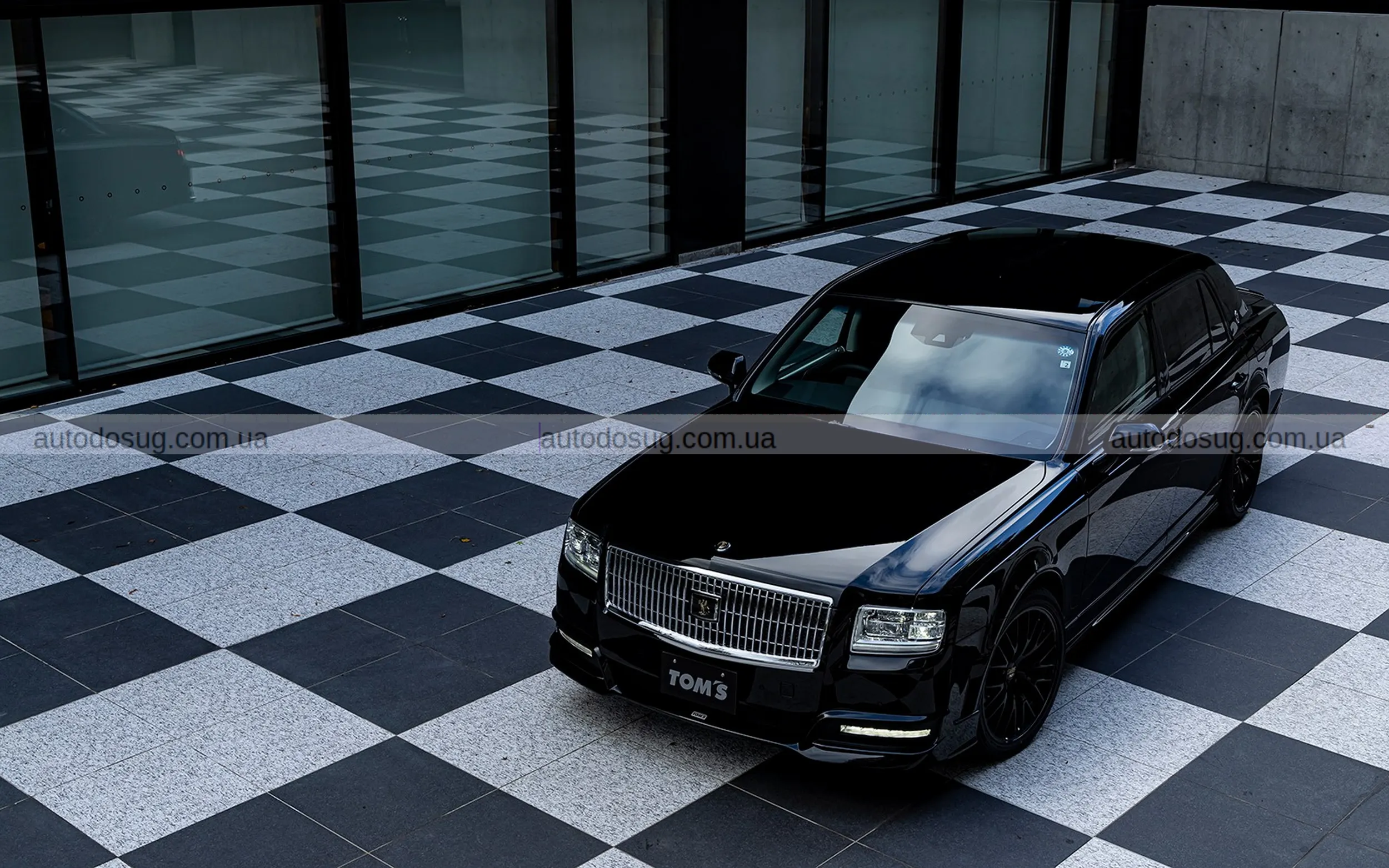 Toyota Century від Tom’s Racing отримав новий спорт-стиль