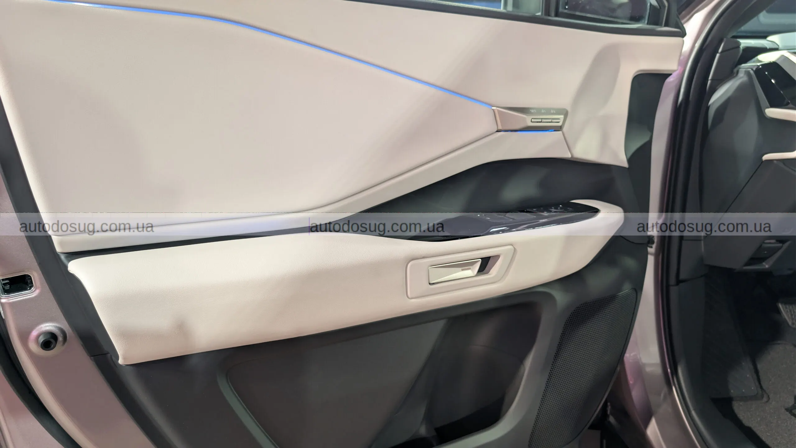 Toyota Highlander EV виносить дверні ручки в нову ерy та не відкидає механіку