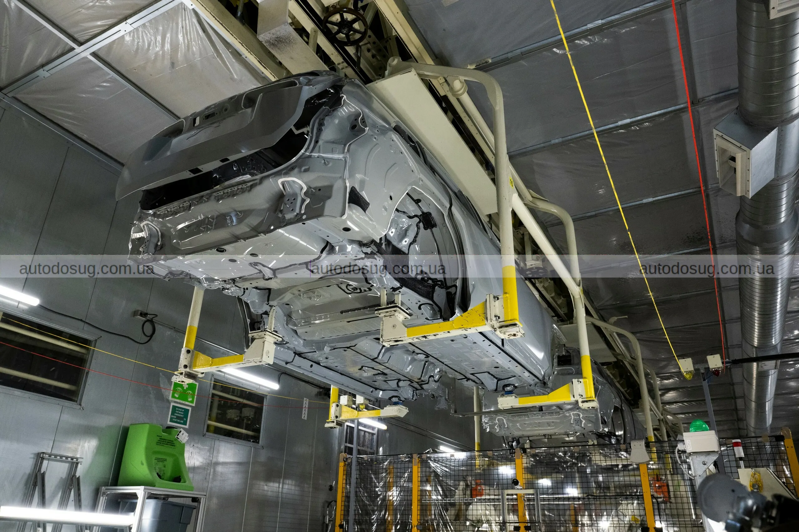 Toyota виробляє новий кросовер RAV4 у кількох країнах світу та адаптує виробництво під сучасні вимоги