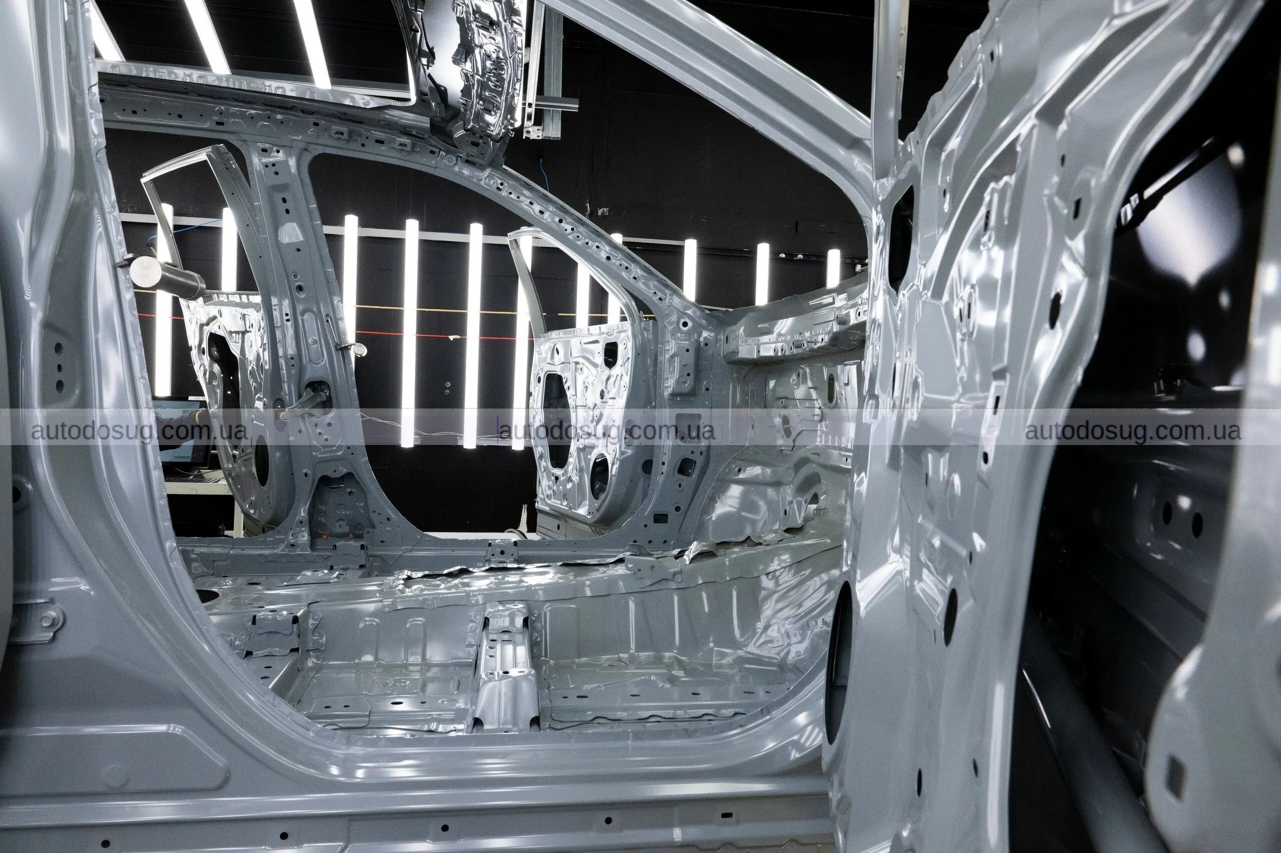 Toyota виробляє новий кросовер RAV4 у кількох країнах світу та адаптує виробництво під сучасні вимоги