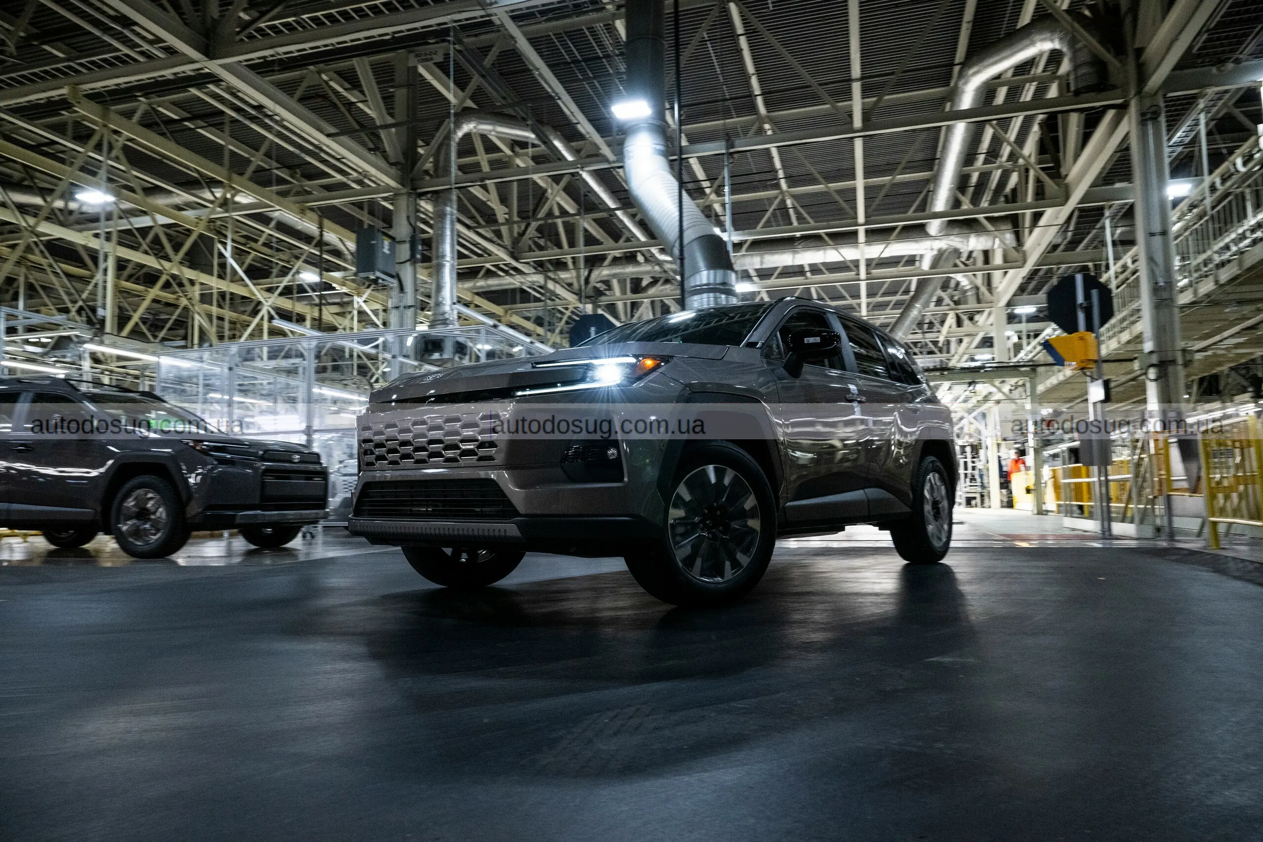 Toyota виробляє новий кросовер RAV4 у кількох країнах світу та адаптує виробництво під сучасні вимоги