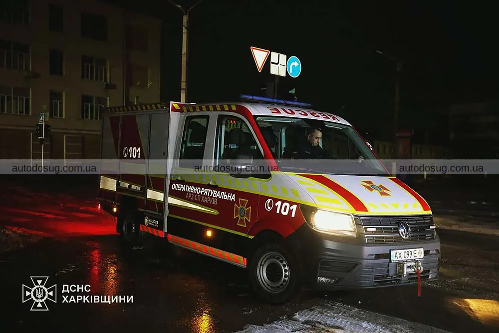 У Харкові рятувальники витягли автомобіль з річки