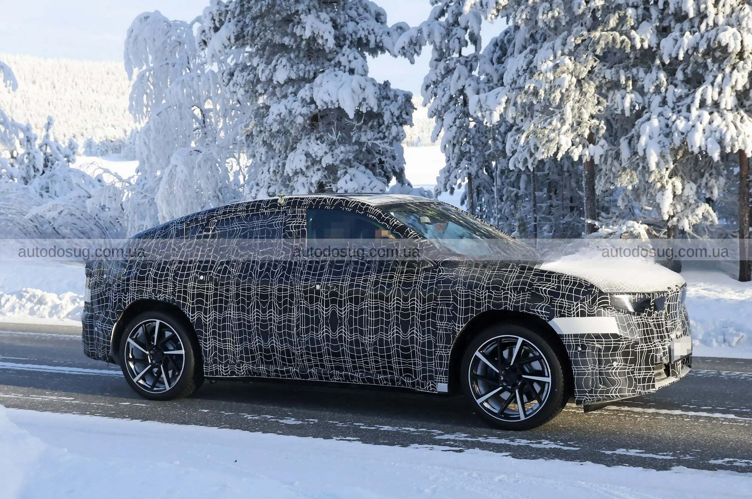 BMW створює спортивний електричний iX4 і виходить у бій із Tesla та іншими SUV-електрокарами