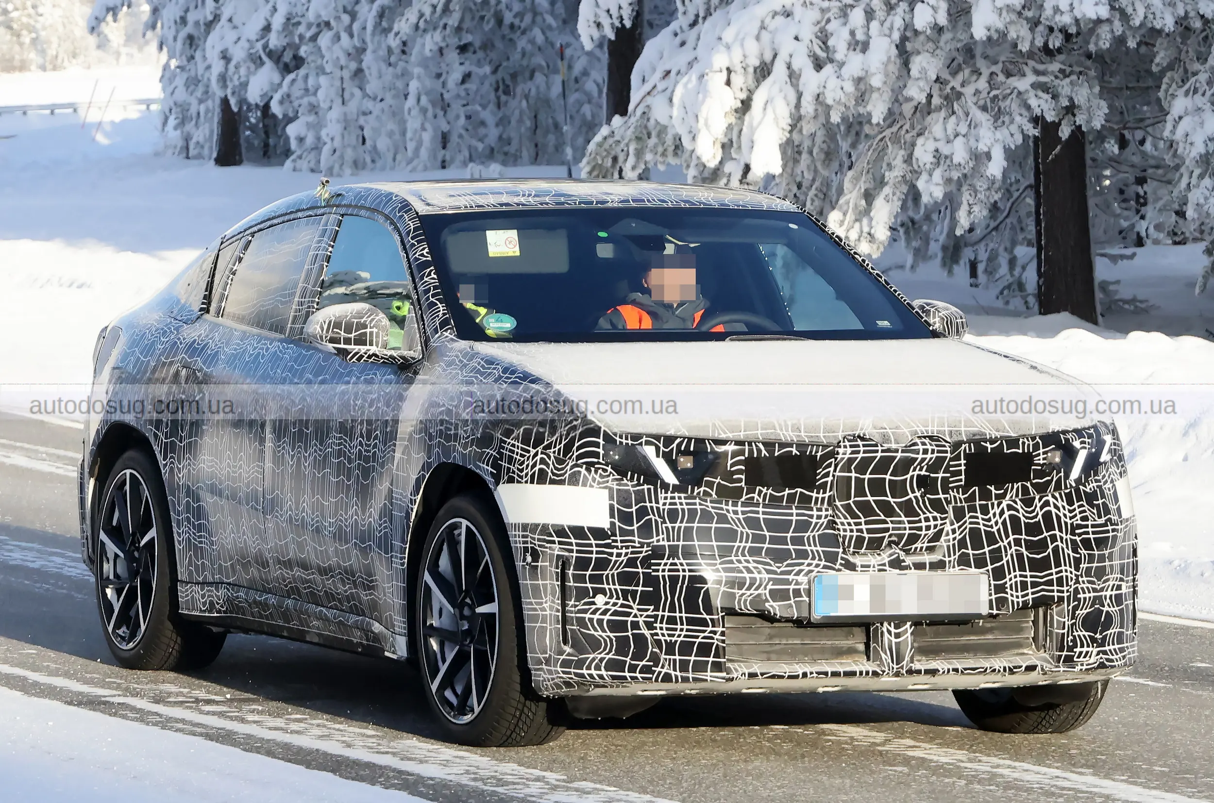 BMW створює спортивний електричний iX4 і виходить у бій із Tesla та іншими SUV-електрокарами