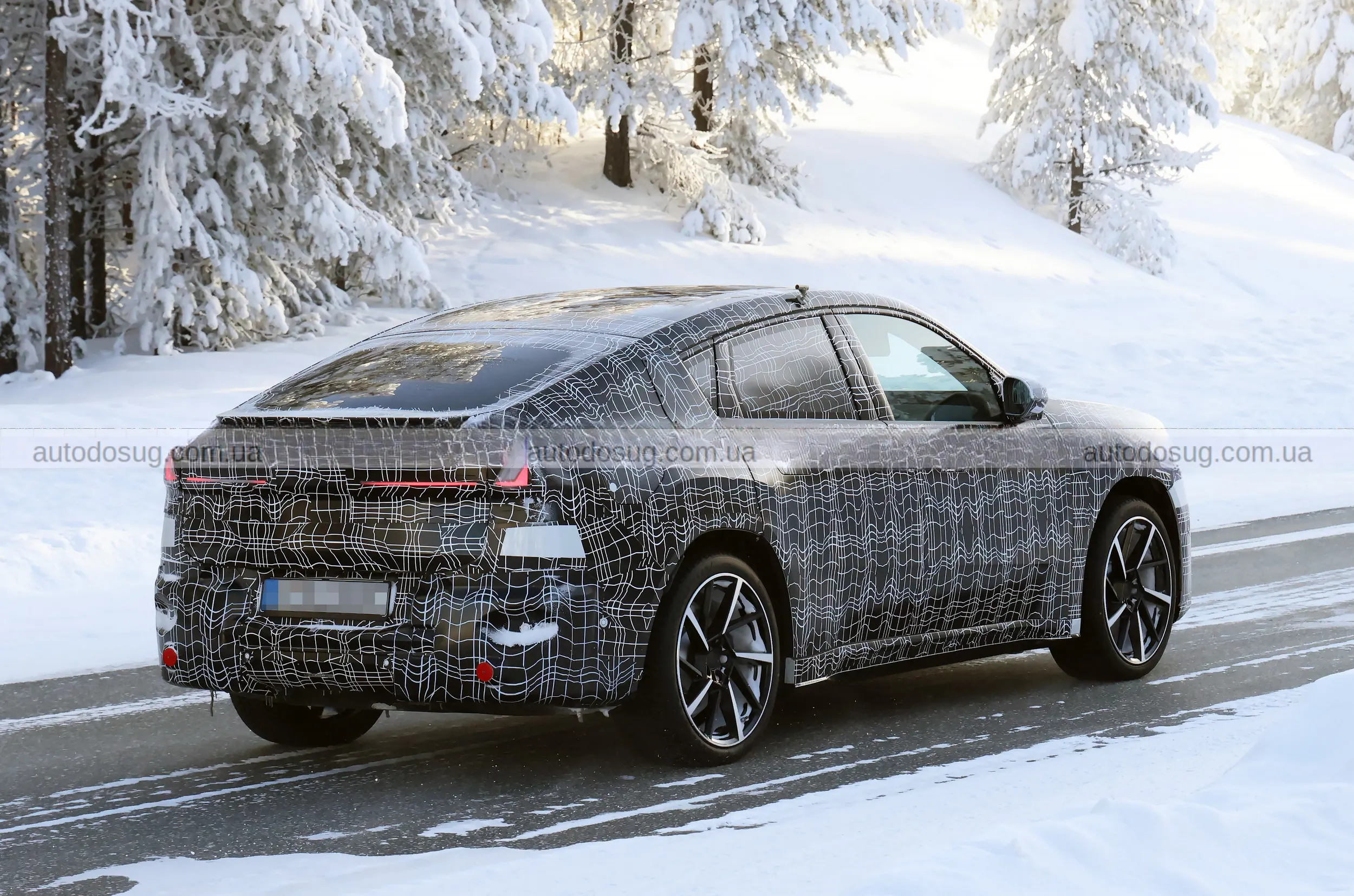 BMW створює спортивний електричний iX4 і виходить у бій із Tesla та іншими SUV-електрокарами