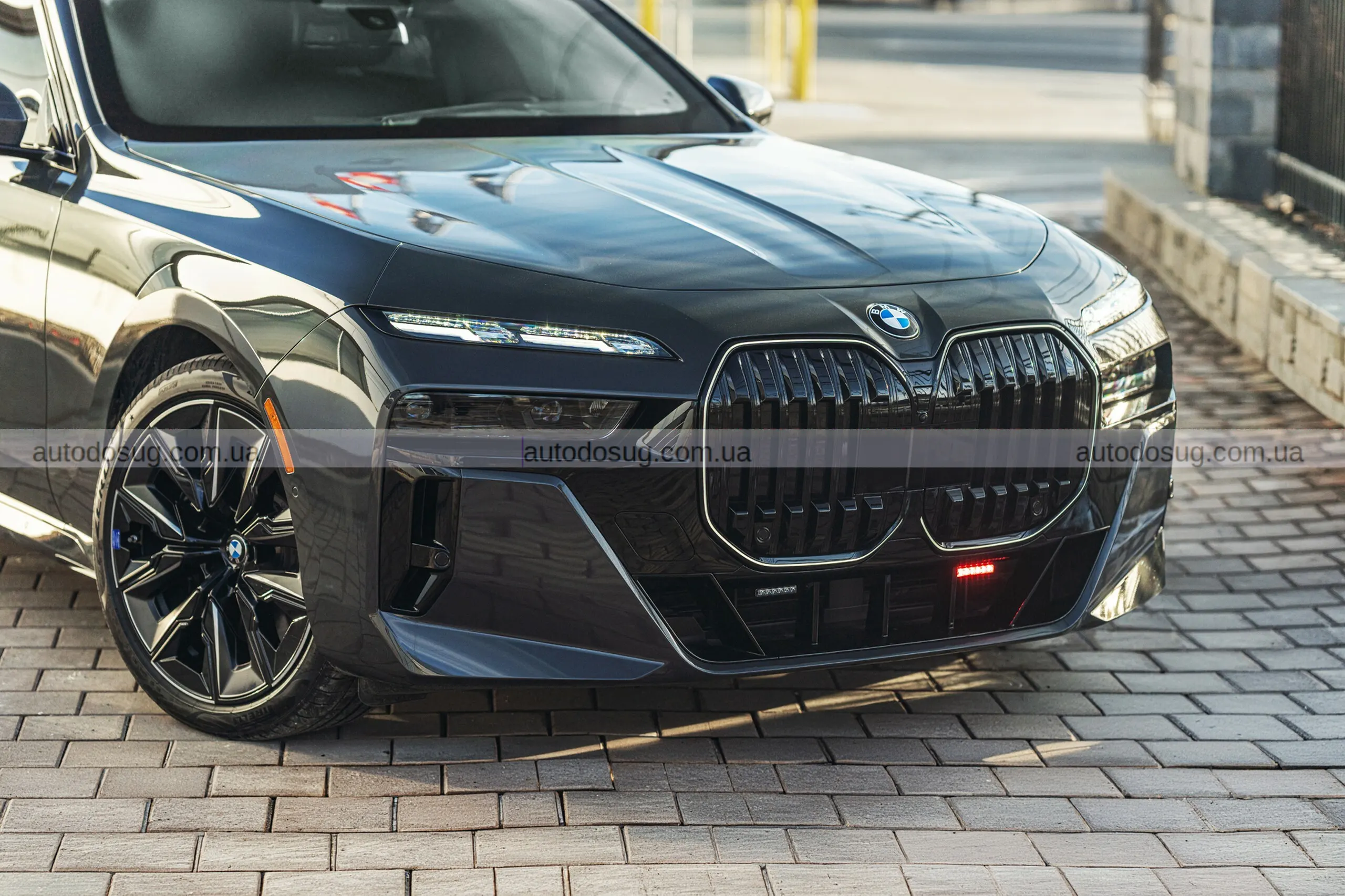 Броньований BMW 7 Series від Inkas виглядає як звичайний седан, але витримує вибухи