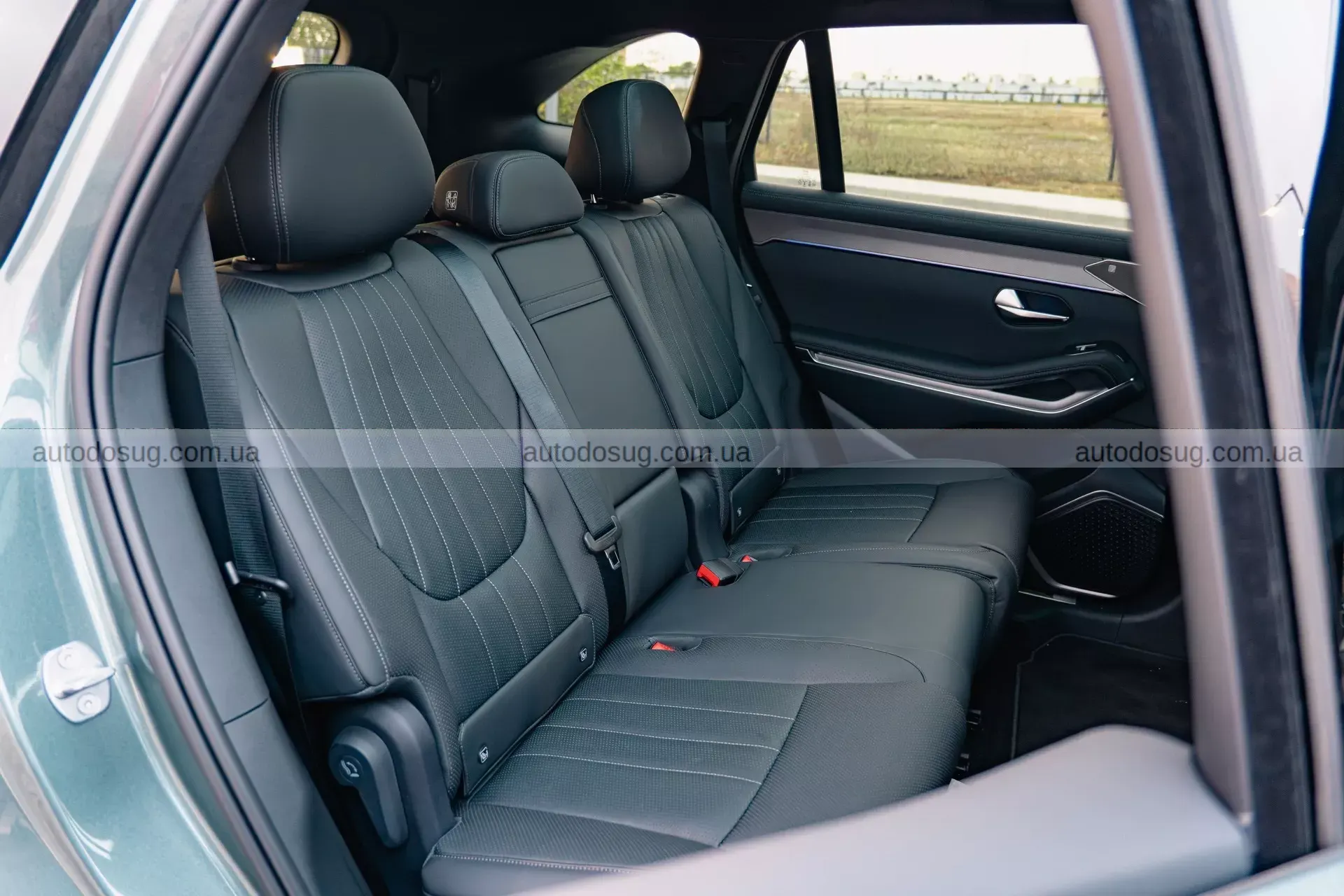 BYD Sealion 8 виходить на сцену і дивує поєднанням потужності та економії