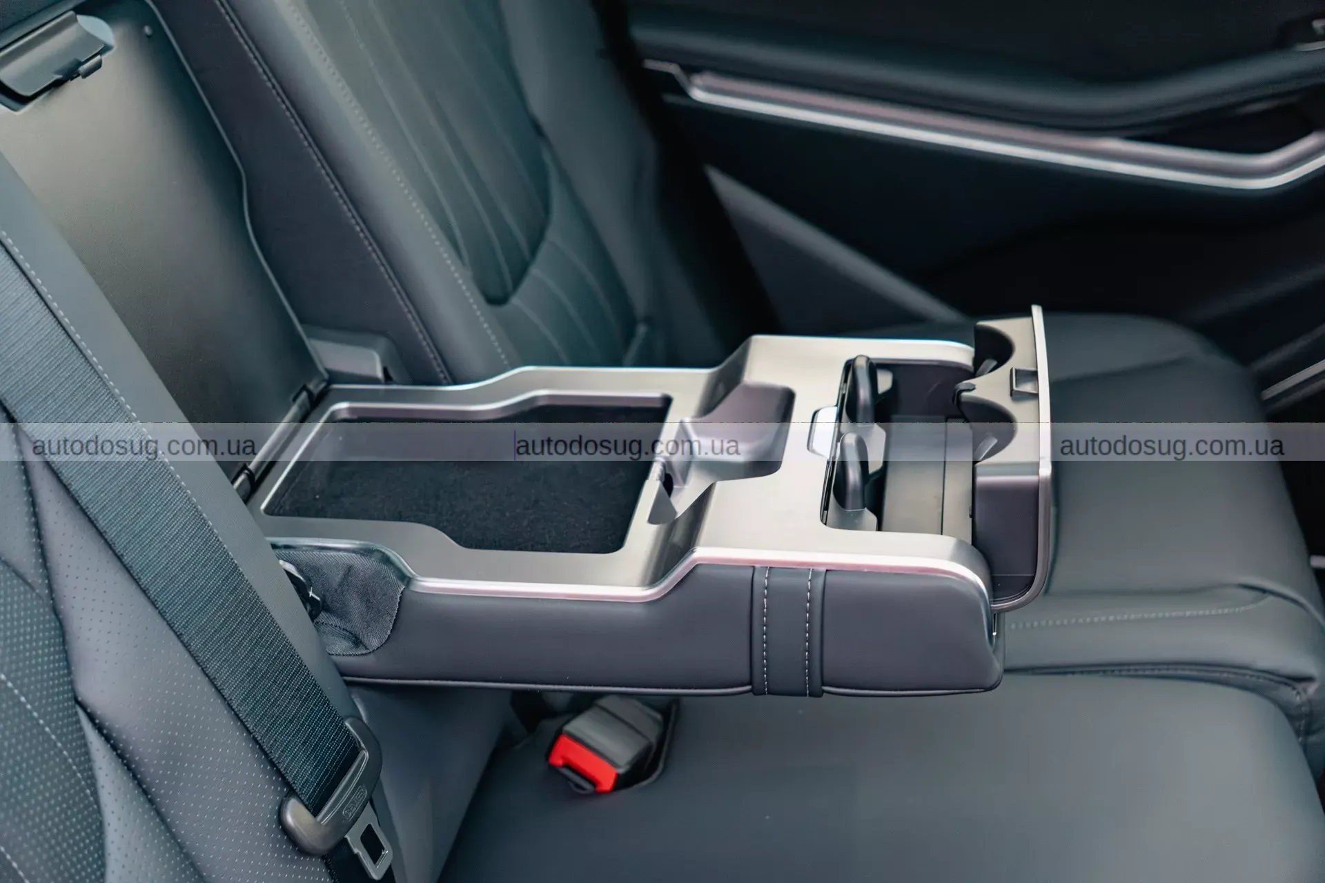 BYD Sealion 8 виходить на сцену і дивує поєднанням потужності та економії