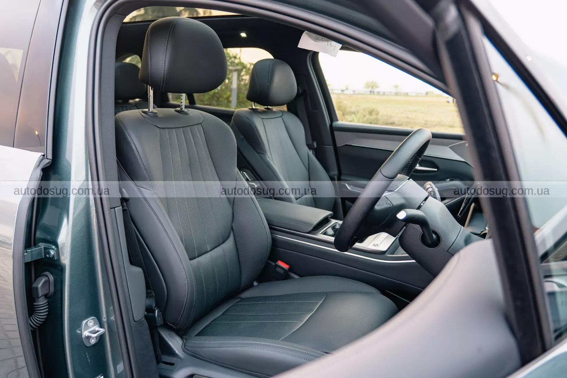 BYD Sealion 8 виходить на сцену і дивує поєднанням потужності та економії