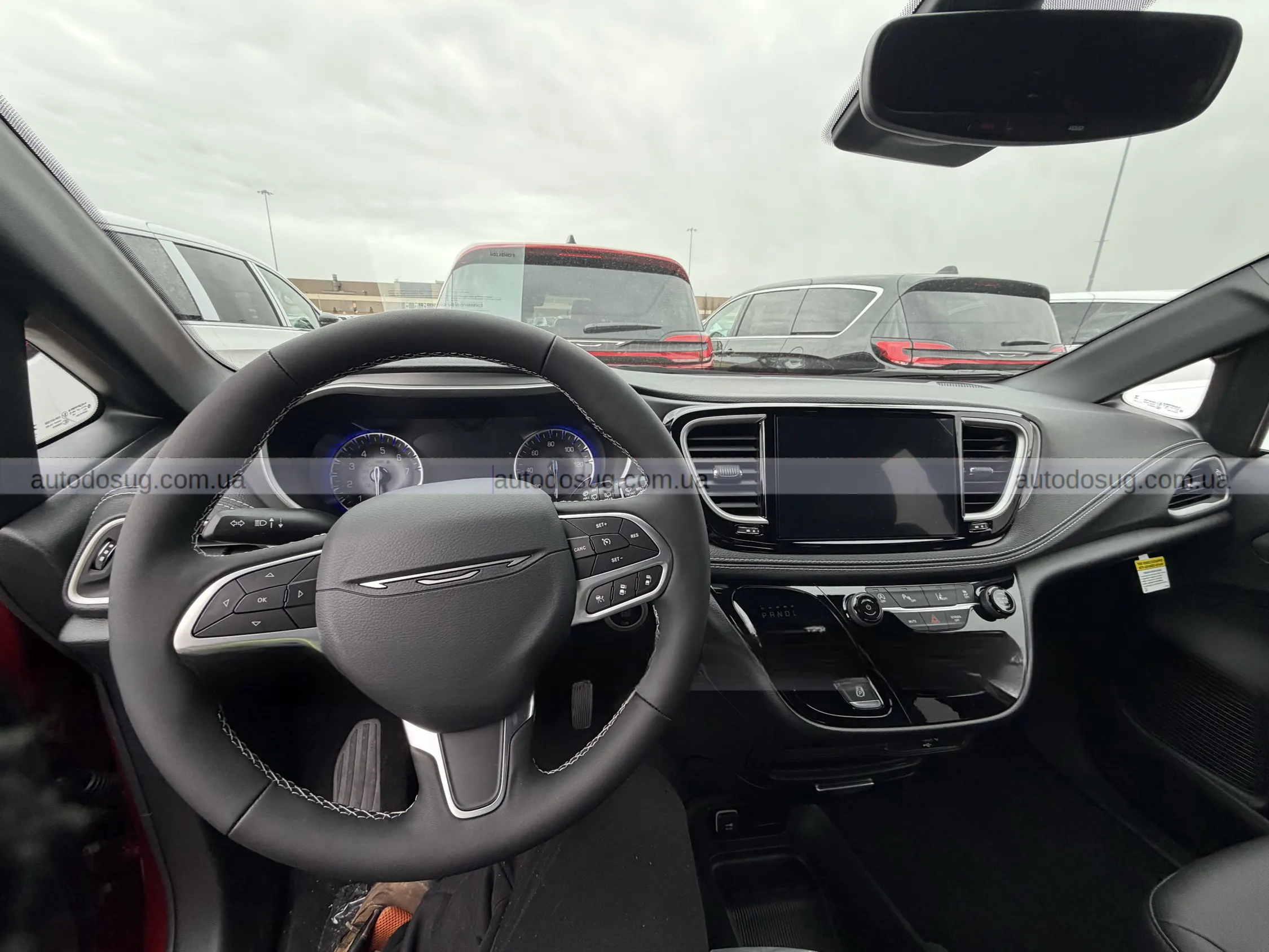 Chrysler показує новий Pacifica але салон застряг у минулому