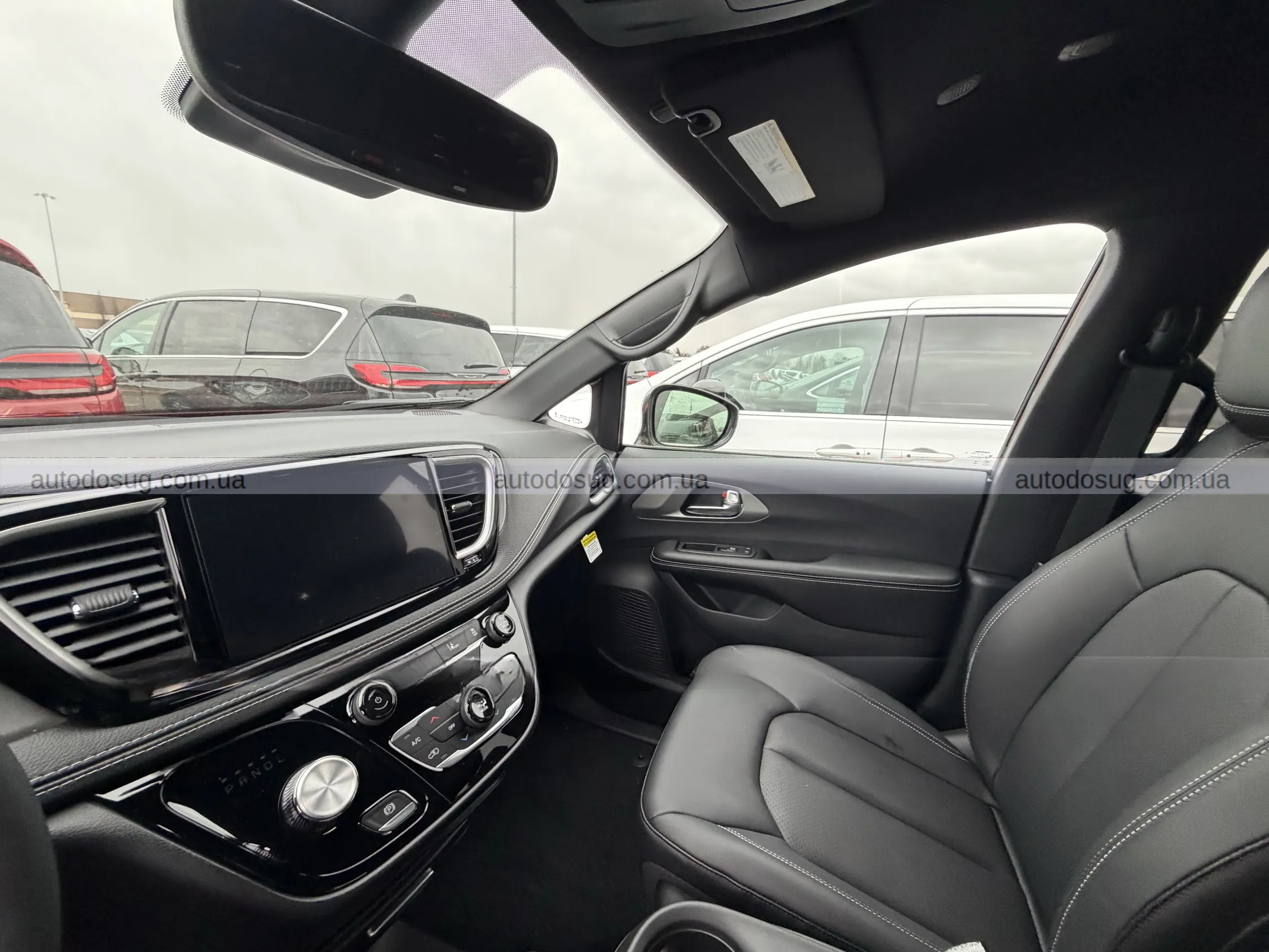 Chrysler показує новий Pacifica але салон застряг у минулому