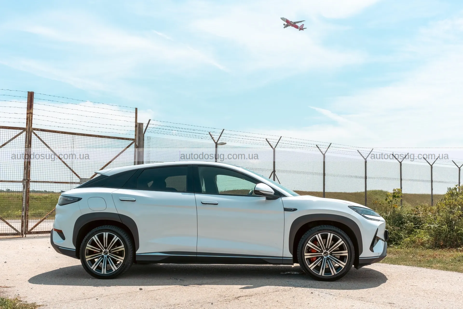 Електричний кросовер BYD Sealion 7 виходить на дорогу і кидає виклик Tesla