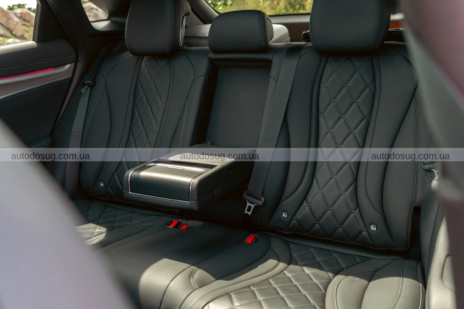 Електричний кросовер BYD Sealion 7 виходить на дорогу і кидає виклик Tesla