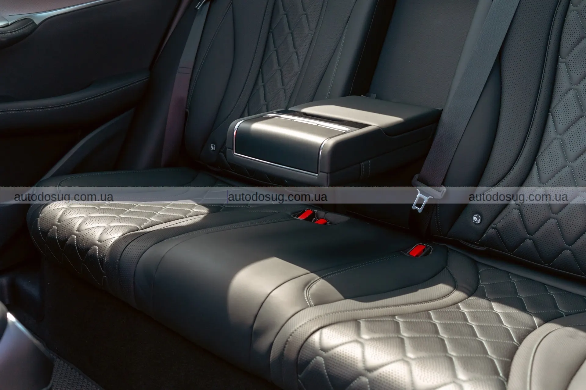 Електричний кросовер BYD Sealion 7 виходить на дорогу і кидає виклик Tesla