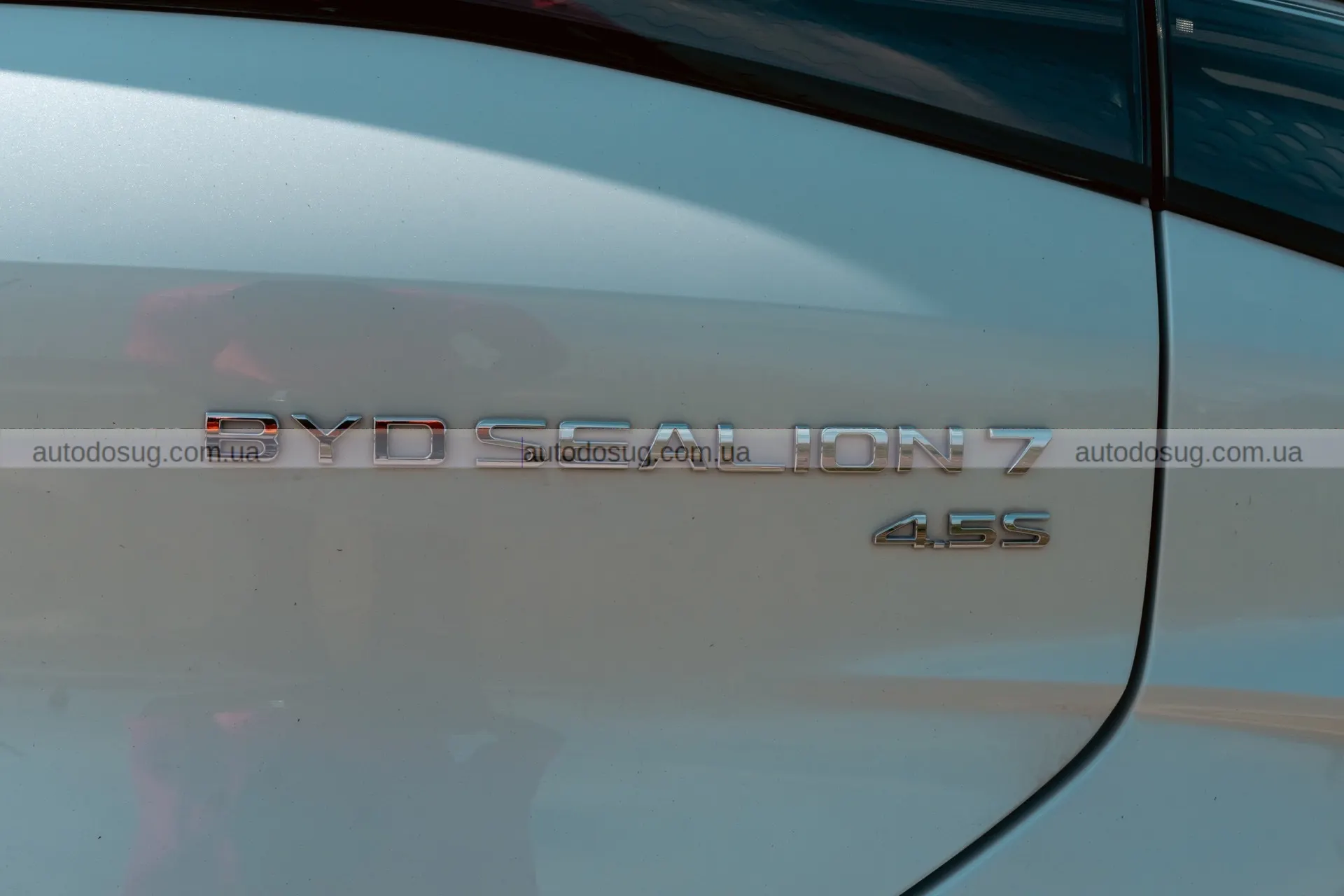 Електричний кросовер BYD Sealion 7 виходить на дорогу і кидає виклик Tesla