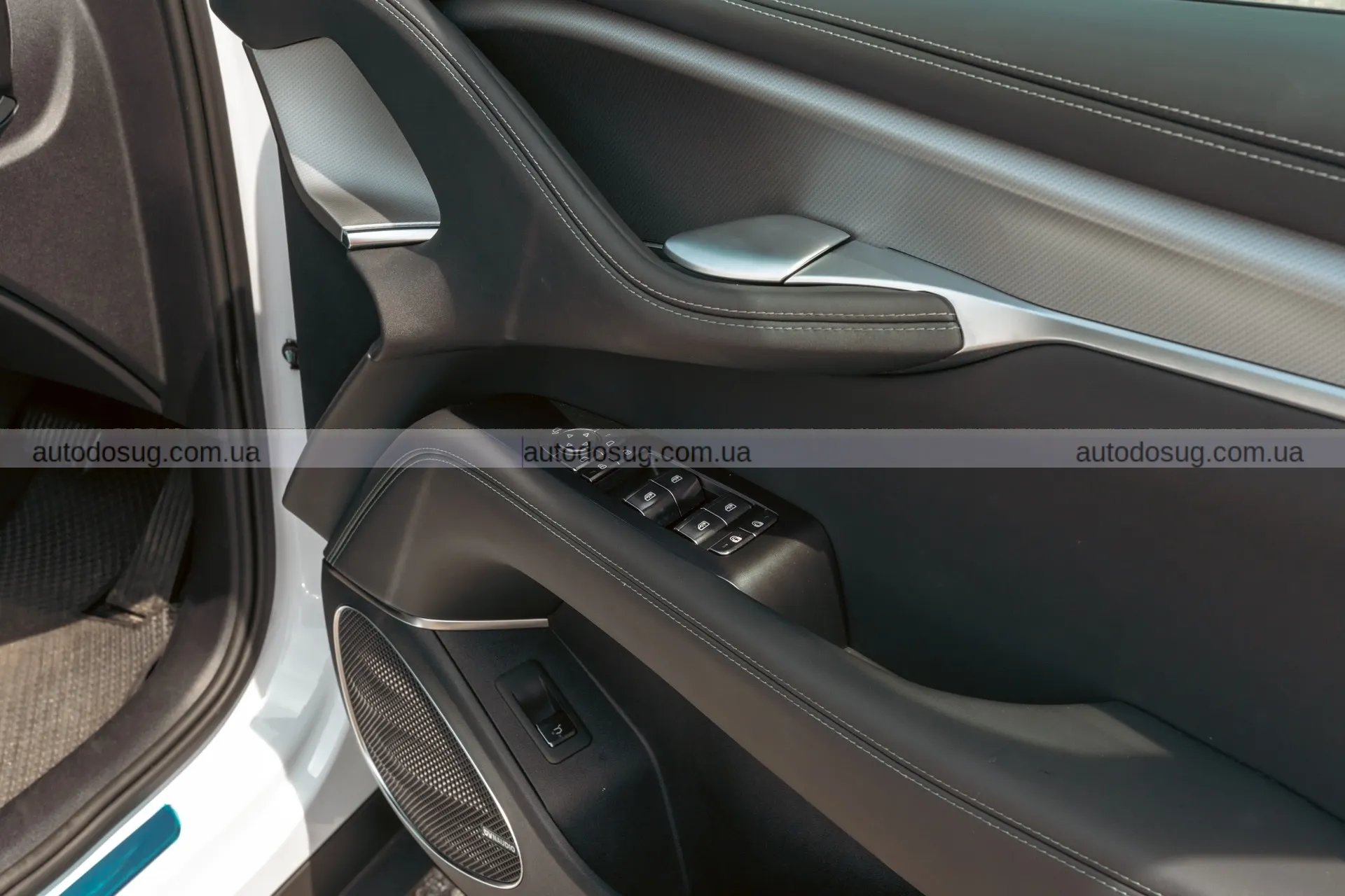 Електричний кросовер BYD Sealion 7 виходить на дорогу і кидає виклик Tesla