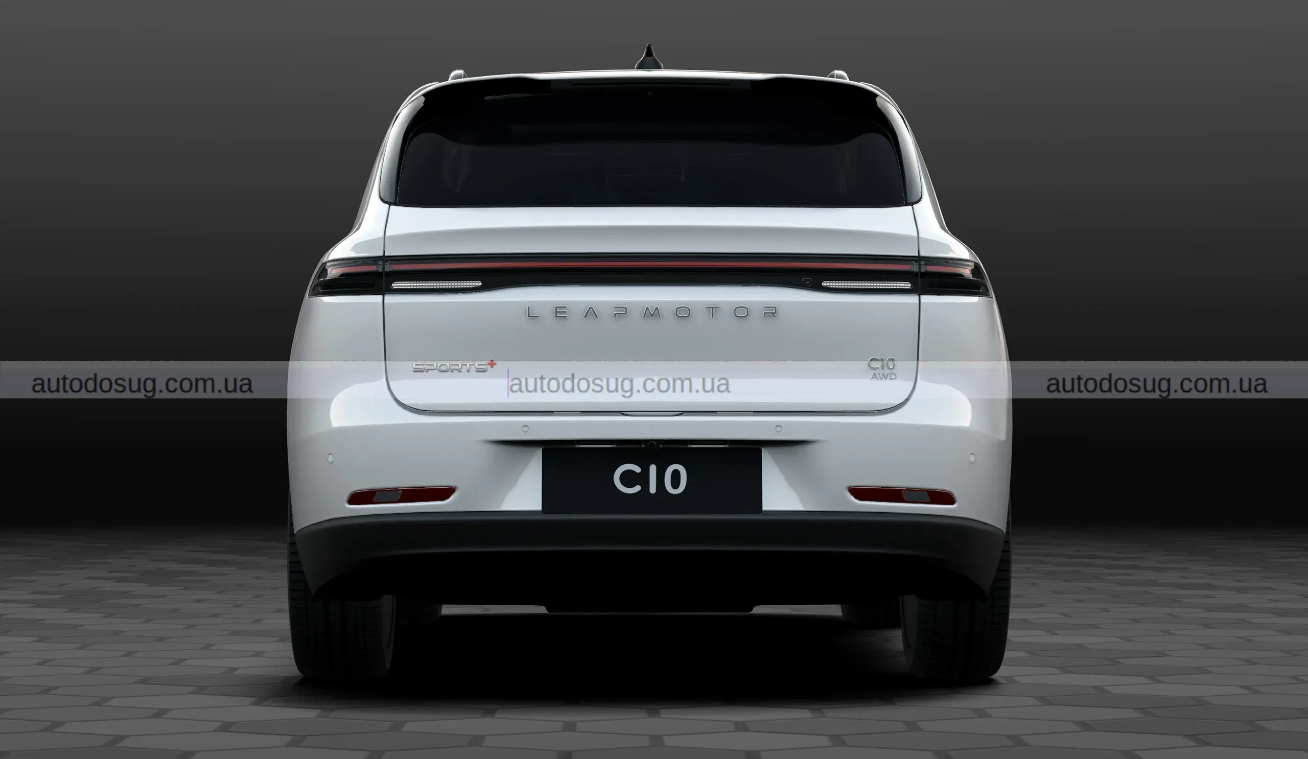 Електричний Leapmotor C10 AWD кидає виклик суперкарам