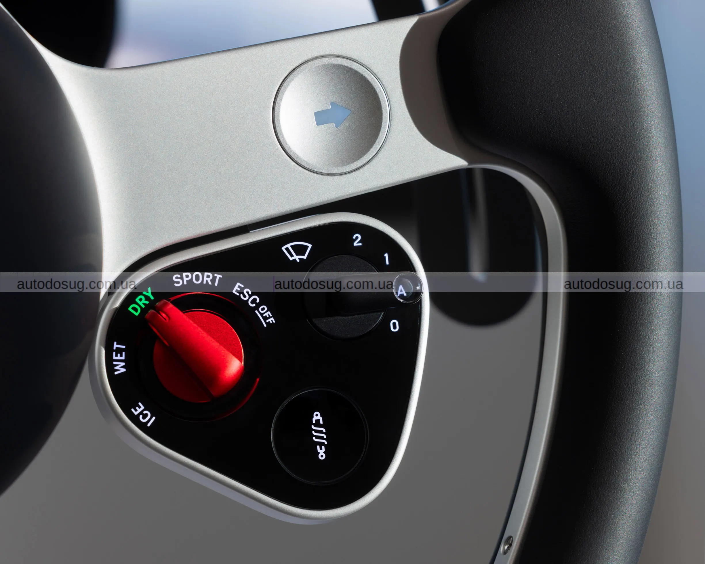 Ferrari вступає у конфлікт з Mazda через назву Luce