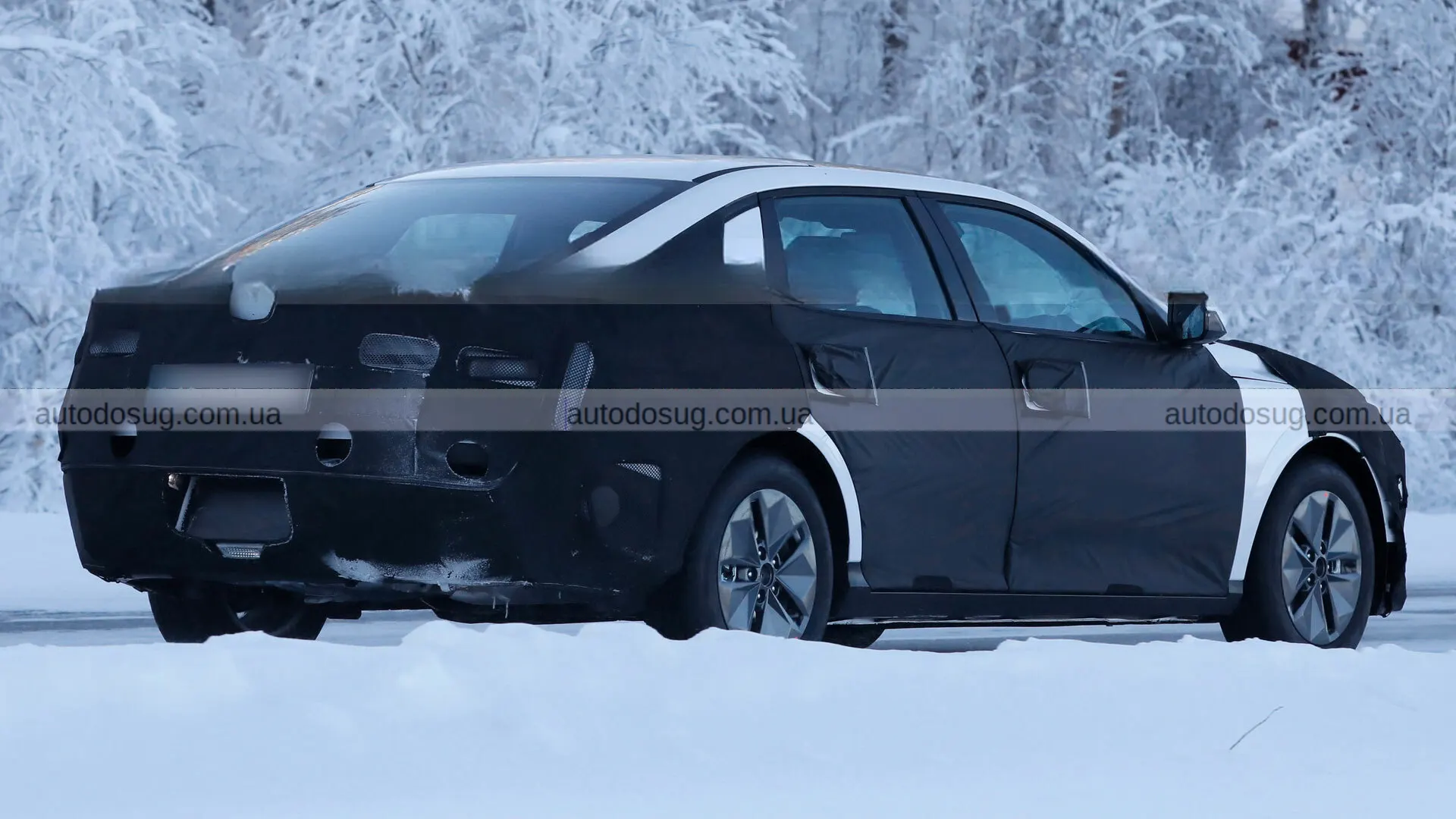 Hyundai готує повністю нову Elantra і змінює дизайн культового седана