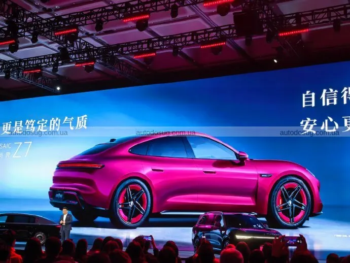 Китайський електроседан SAIC Z7 виглядає як Porsche Taycan, але коштуватиме в рази дешевше