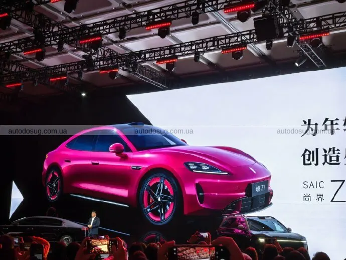 Китайський електроседан SAIC Z7 виглядає як Porsche Taycan, але коштуватиме в рази дешевше