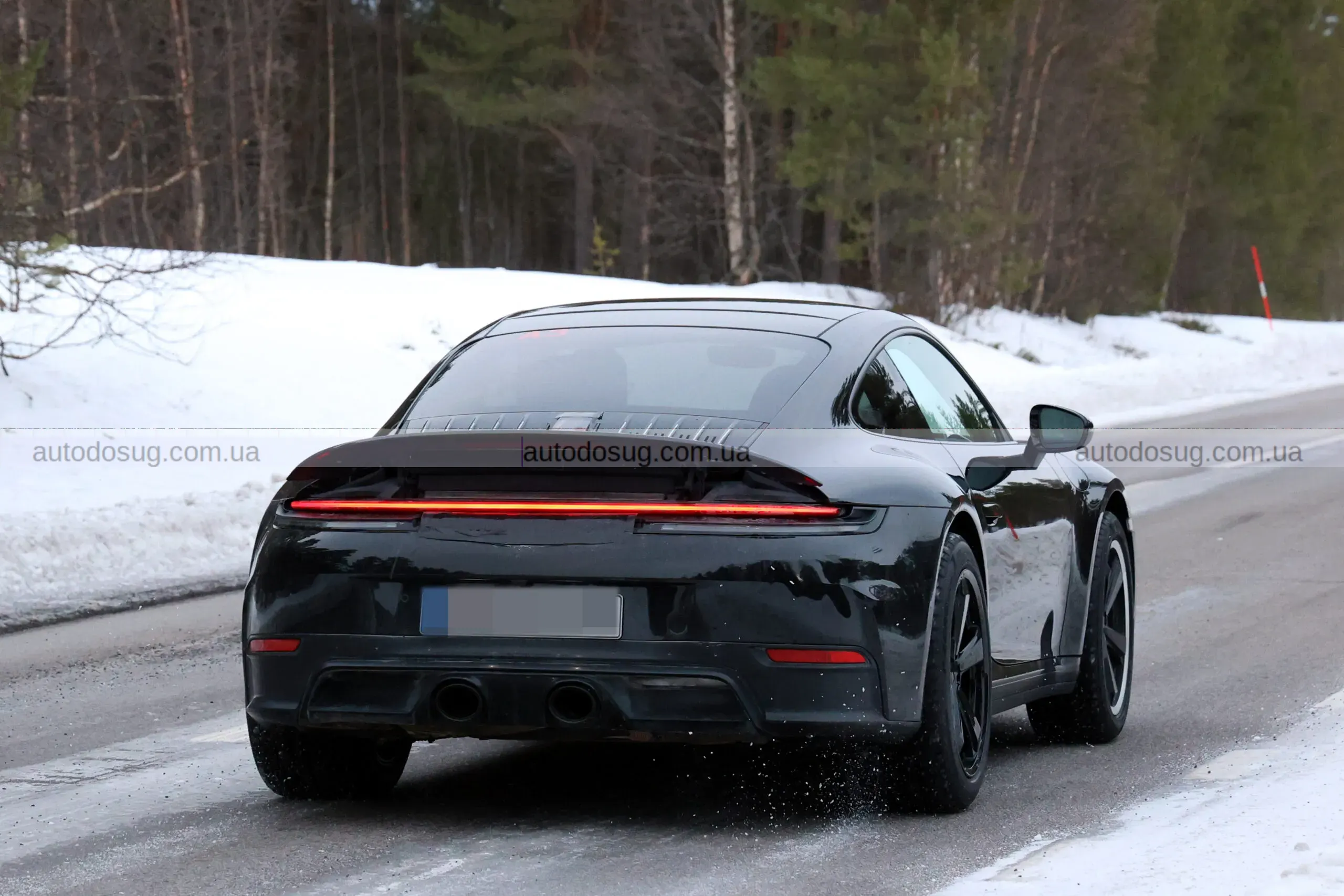 Легендарний Porsche 911 Dakar повертається і знову ламає правила гри