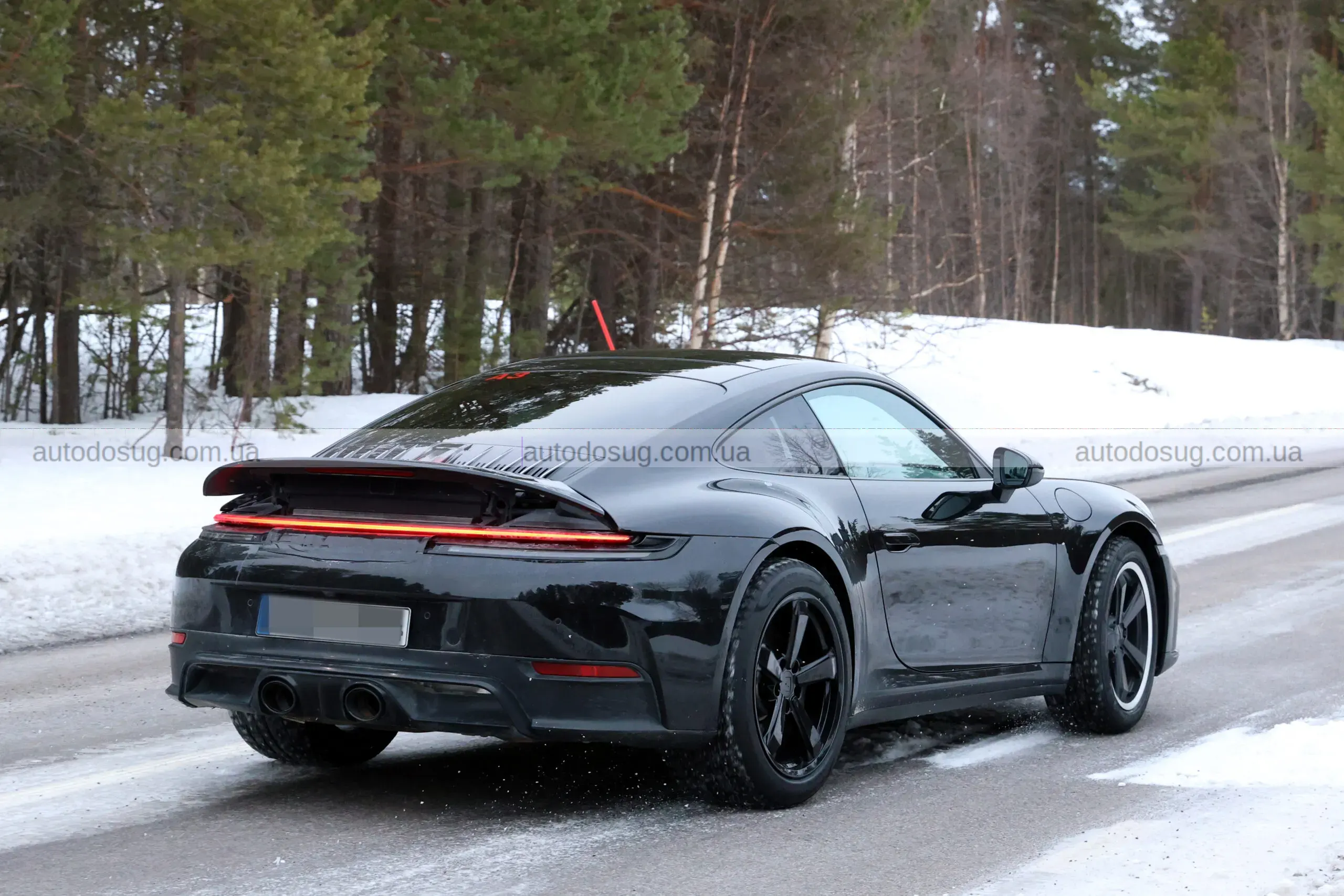 Легендарний Porsche 911 Dakar повертається і знову ламає правила гри