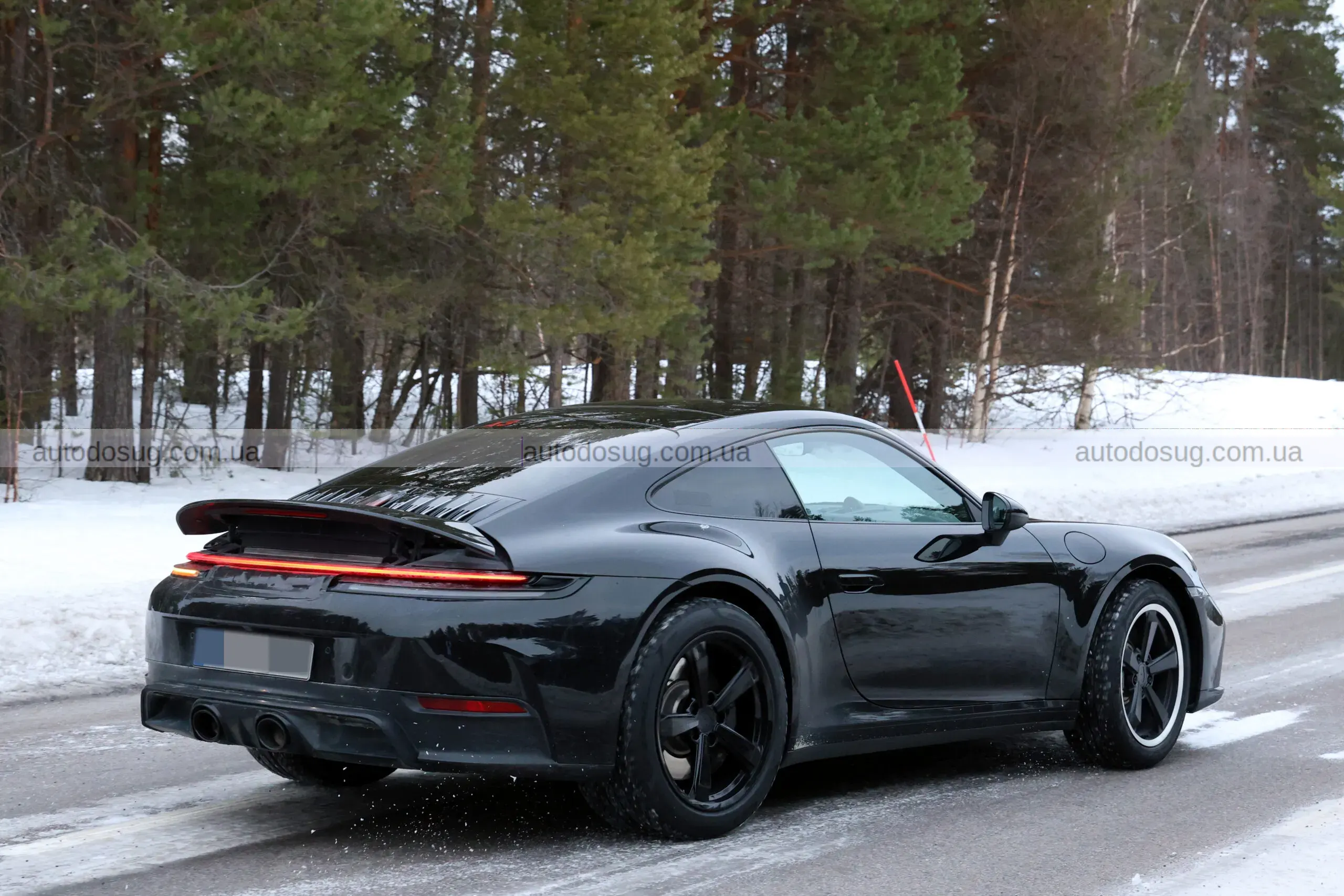 Легендарний Porsche 911 Dakar повертається і знову ламає правила гри