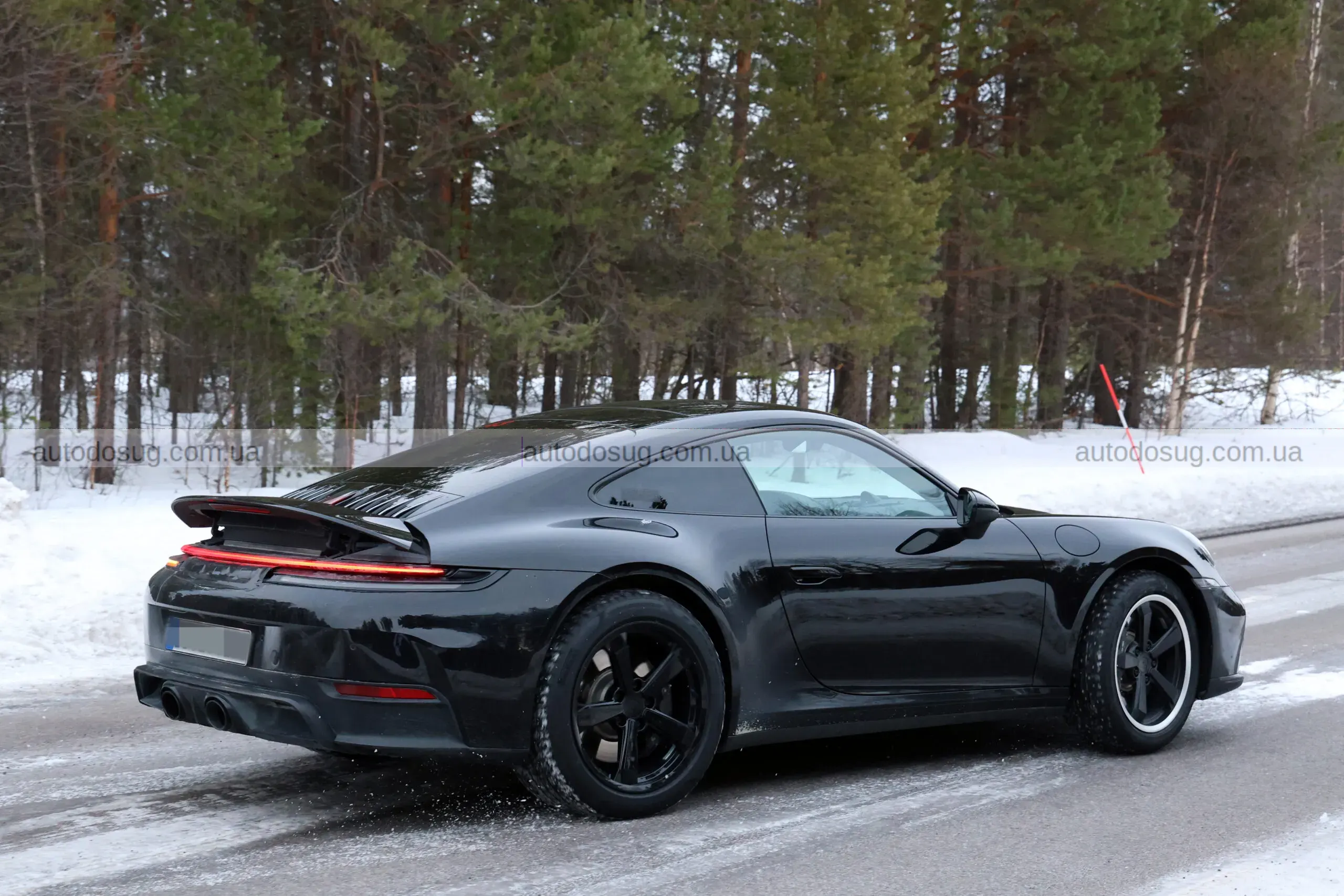 Легендарний Porsche 911 Dakar повертається і знову ламає правила гри