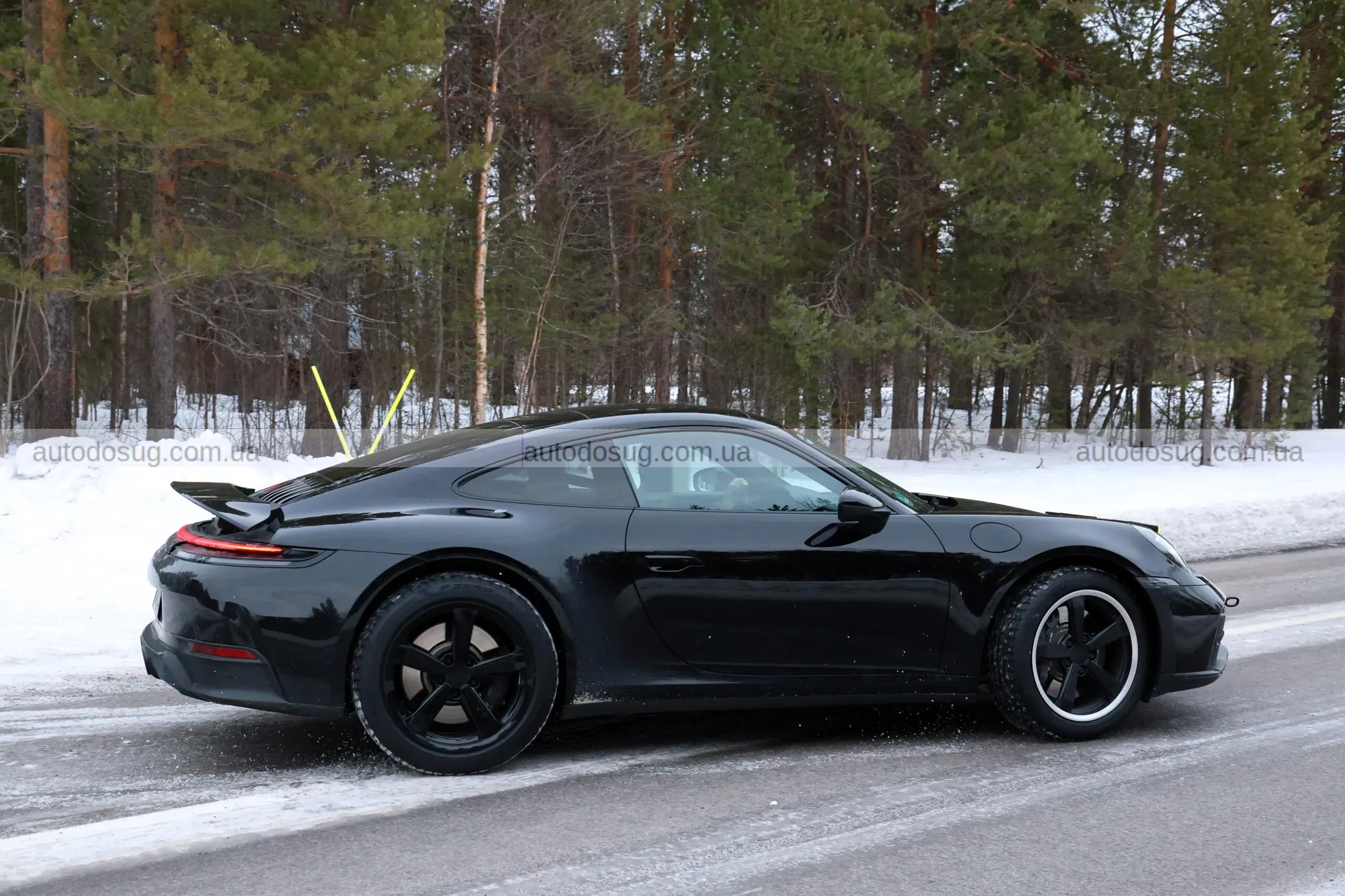 Легендарний Porsche 911 Dakar повертається і знову ламає правила гри