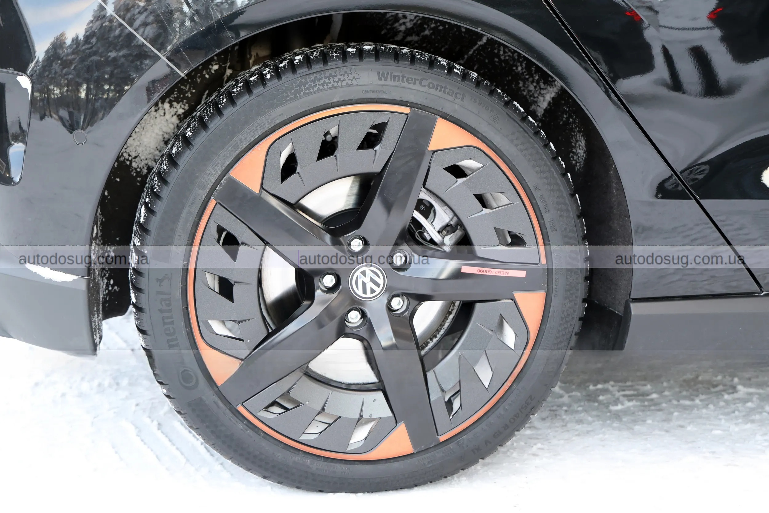 Майбутній електричний Volkswagen ID. Polo майже без камуфляжу помітили на тестах