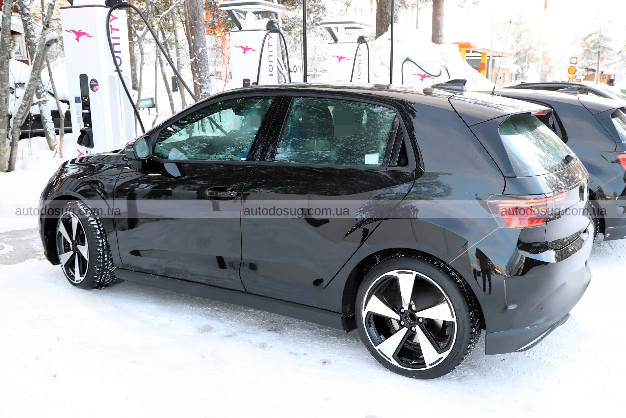 Майбутній електричний Volkswagen ID. Polo майже без камуфляжу помітили на тестах