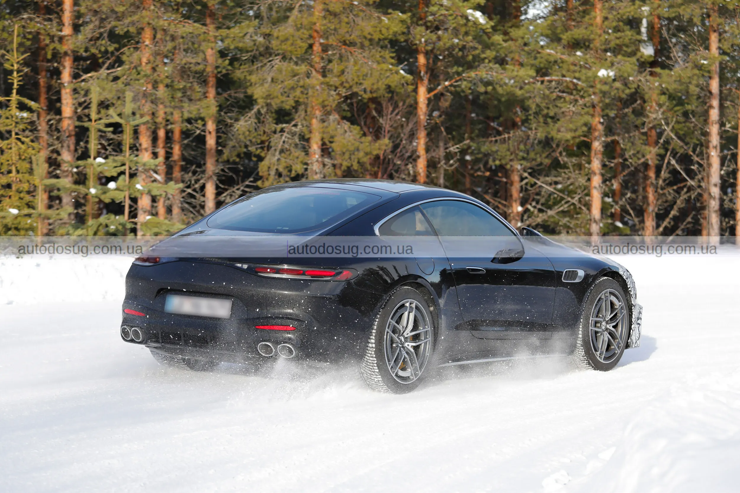 Майбутній Mercedes-AMG GT 2027 року впіймали під час тестів на трасі