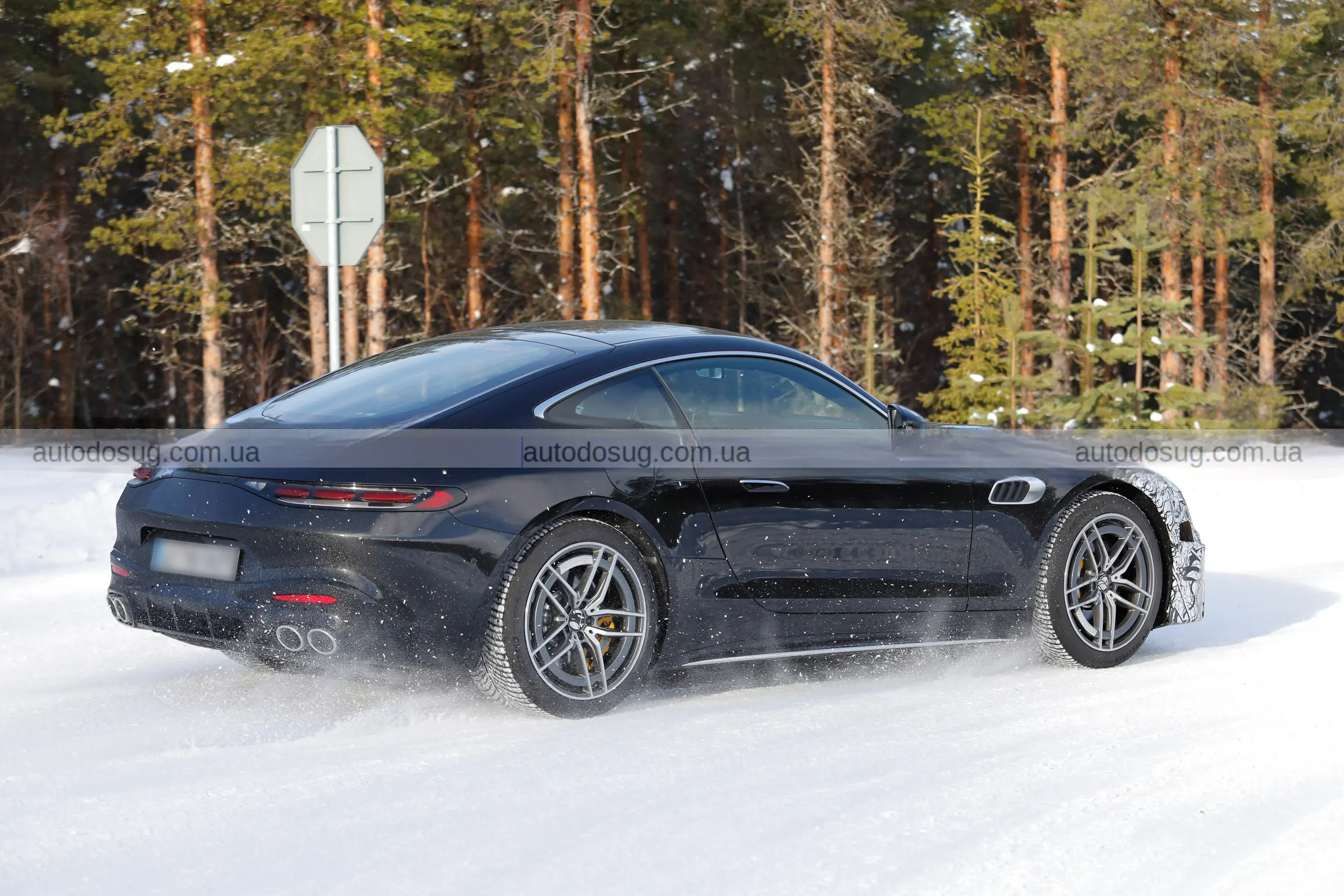Майбутній Mercedes-AMG GT 2027 року впіймали під час тестів на трасі