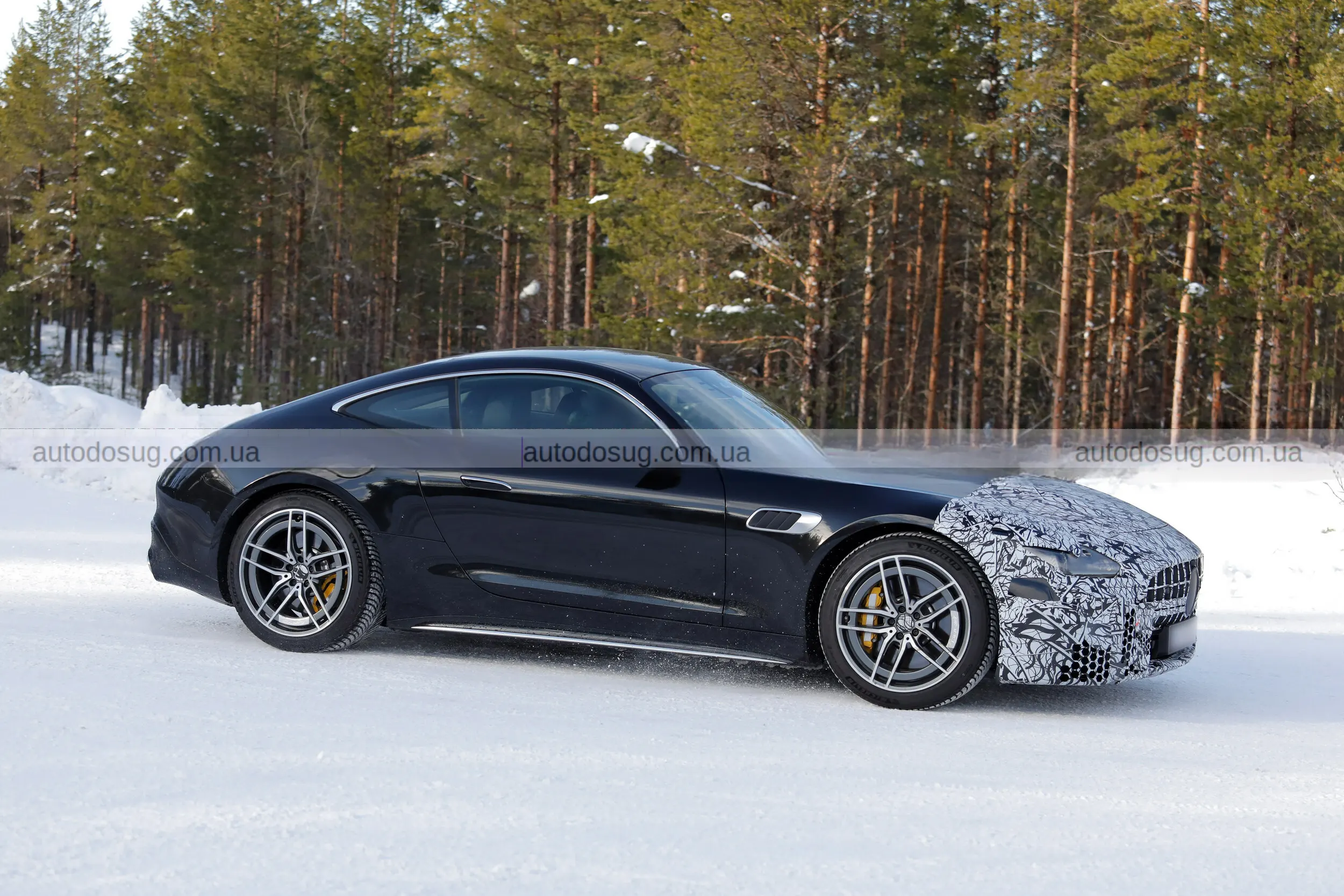 Майбутній Mercedes-AMG GT 2027 року впіймали під час тестів на трасі