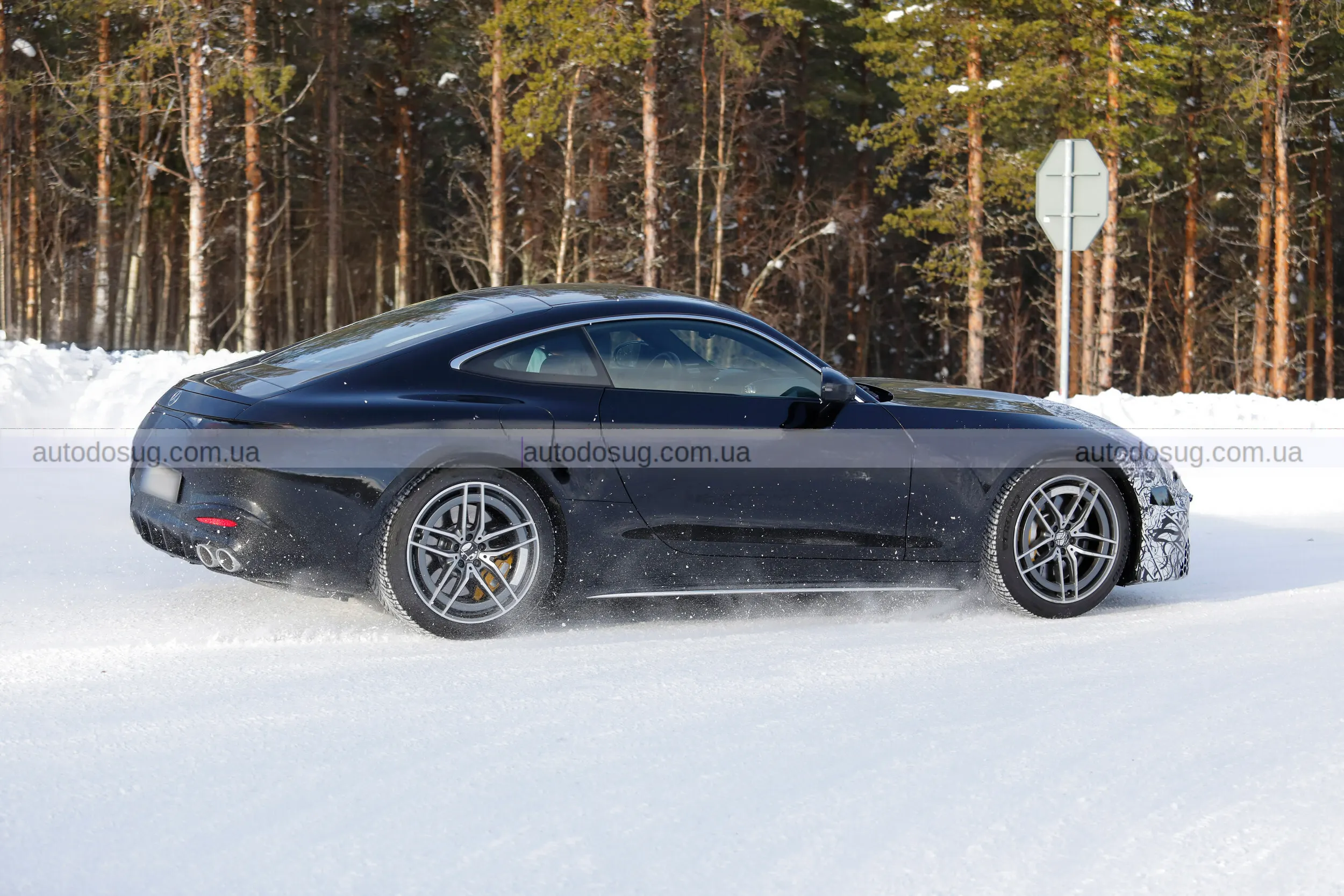 Майбутній Mercedes-AMG GT 2027 року впіймали під час тестів на трасі