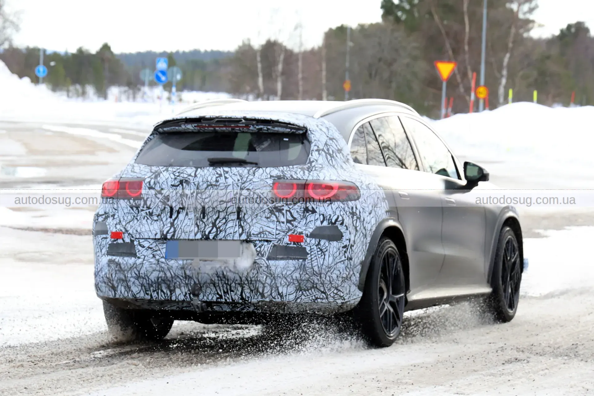 Mercedes-AMG готує електричний GLC з потужністю суперкара