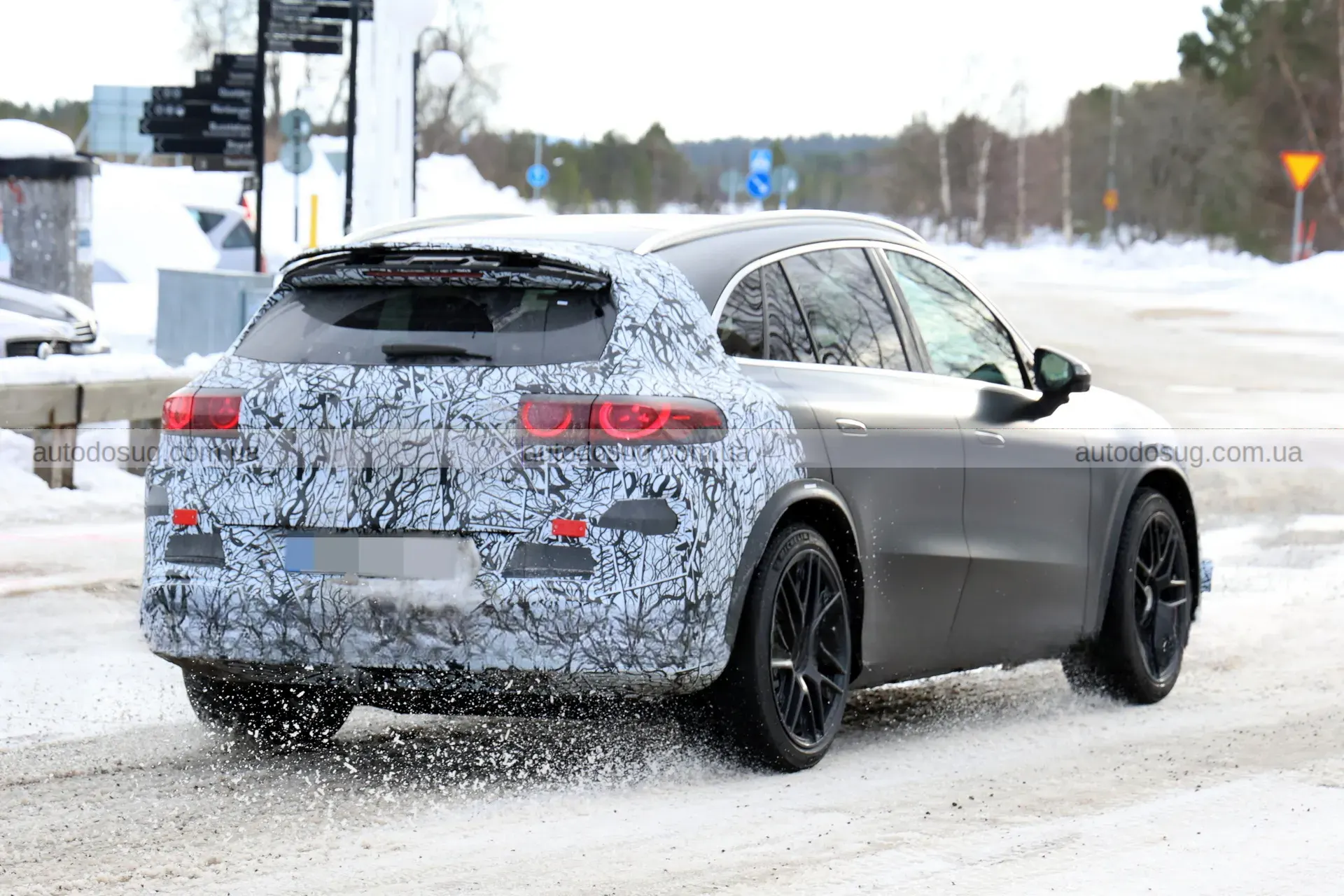 Mercedes-AMG готує електричний GLC з потужністю суперкара