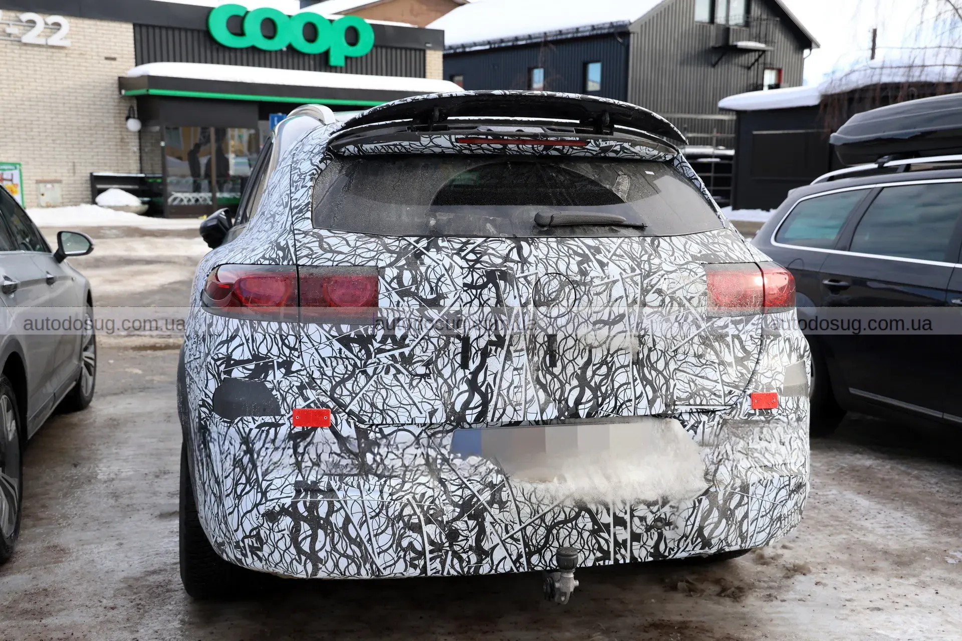 Mercedes-AMG готує електричний GLC з потужністю суперкара