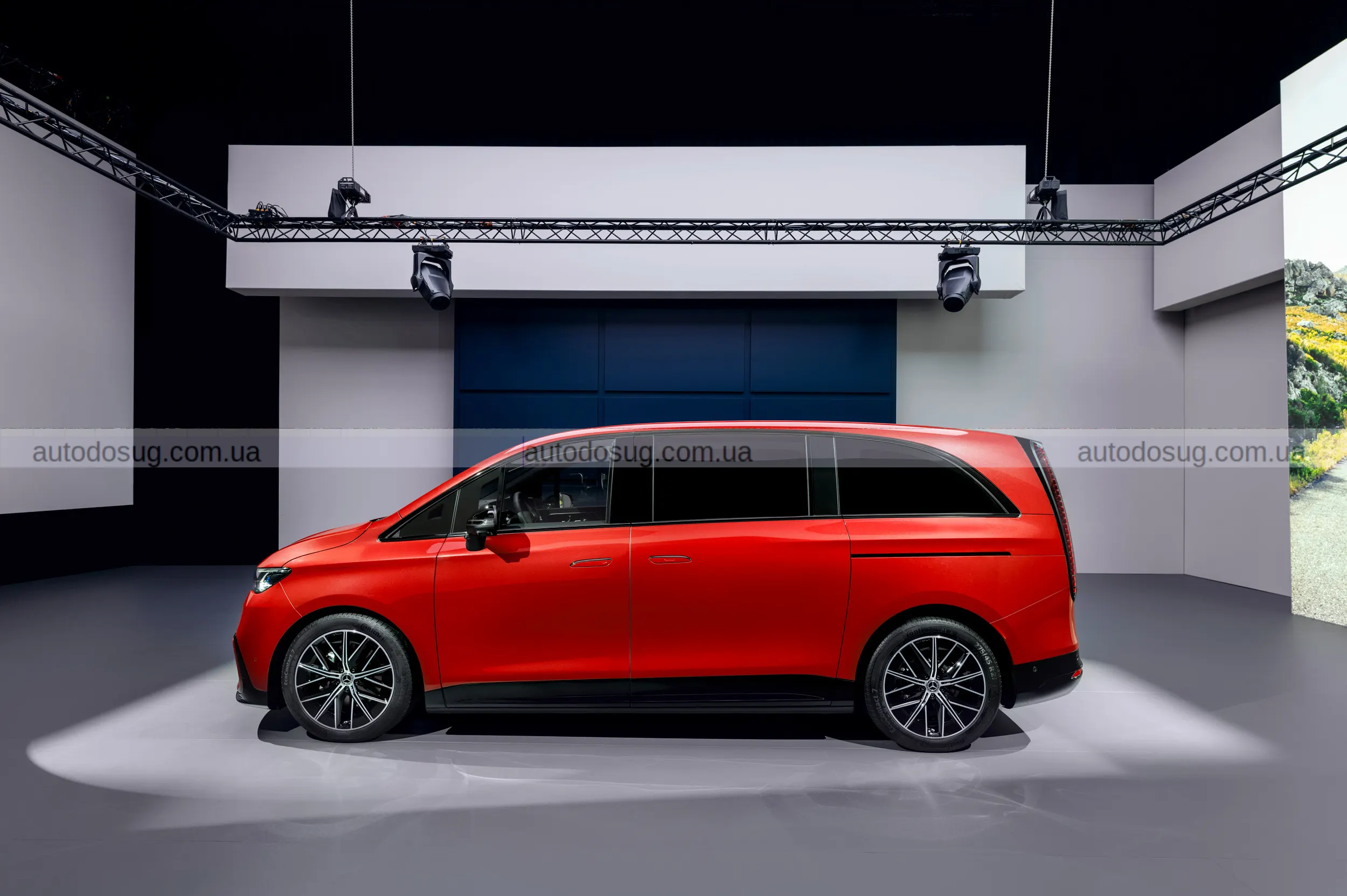 Mercedes переосмислює мінівен і створює розкішний електричний VLE