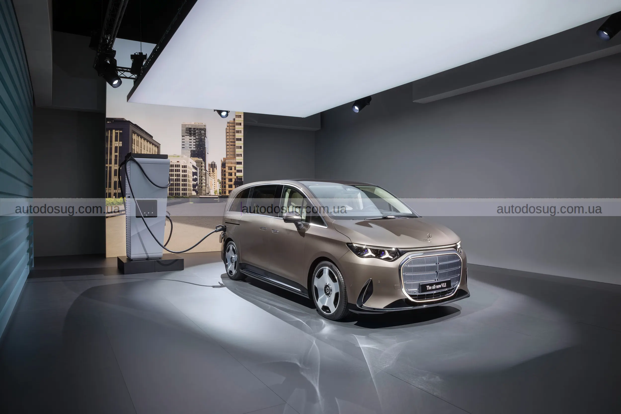 Mercedes переосмислює мінівен і створює розкішний електричний VLE